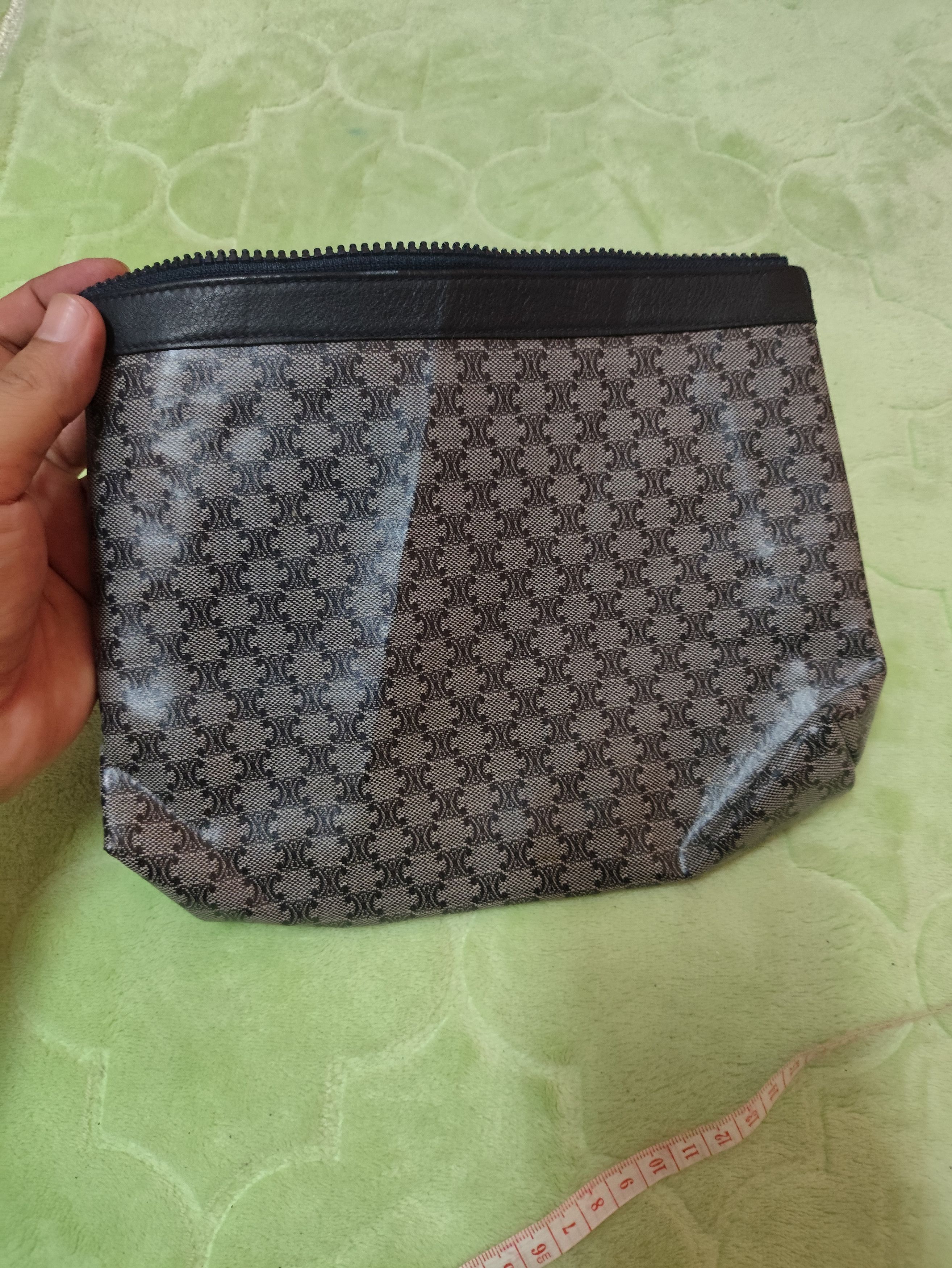 Celine × Vintage Distressed Celine Paris Clutch Bag (Zipper head Defect) Size ONE SIZE - 9 Thumbnail