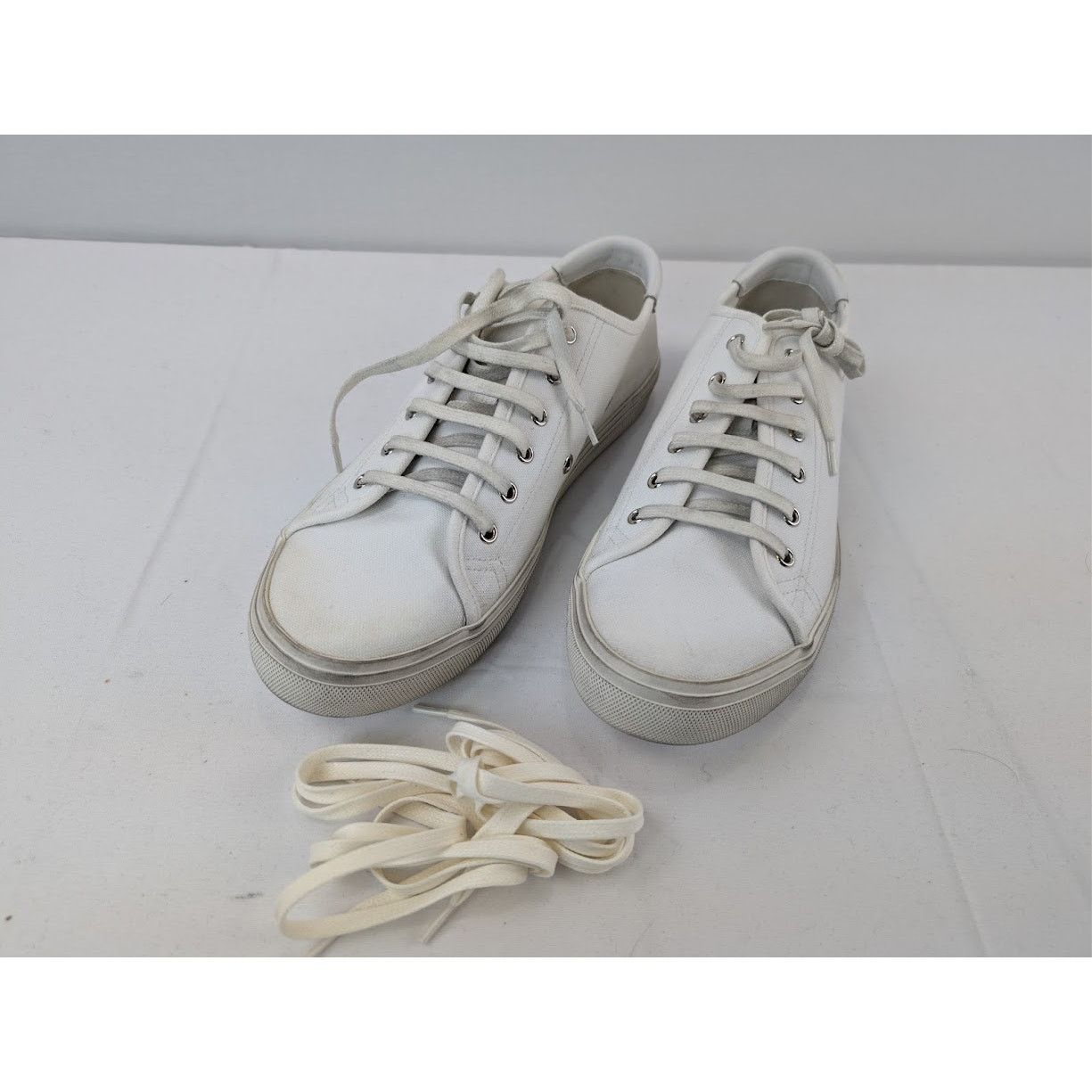 o1rshd1 Malibu Low-Top Sneakers in Blanc Optic