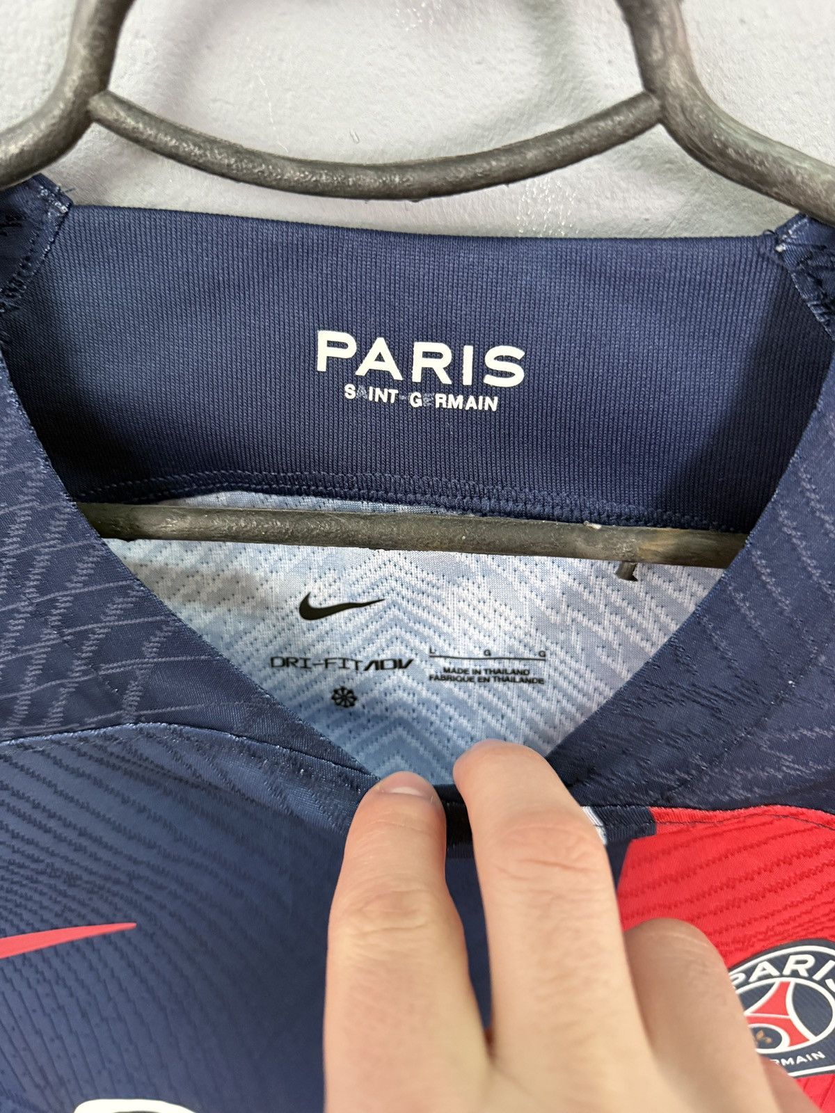 Jordan Brand Nike PSG Jersey 2023/24 Medium Player Authentic Size US L / EU 52-54 / 3 - 4 Thumbnail