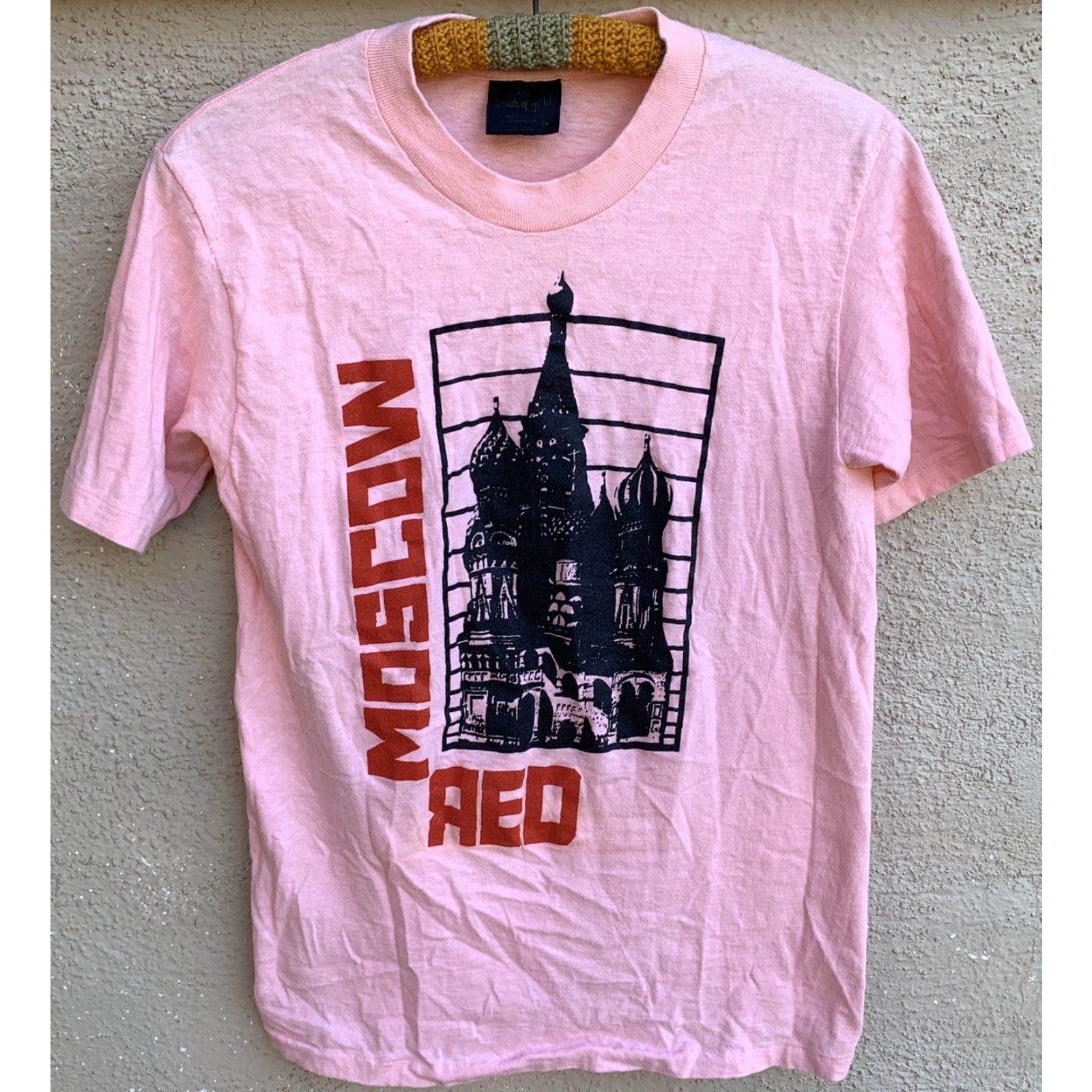 Vintage VINTAGE Touch Of Gold Shirt Mens M Pink Moscow Red 1980s Single Stitch Graphic Tee Size US M / EU 48-50 / 2 - 7 Thumbnail