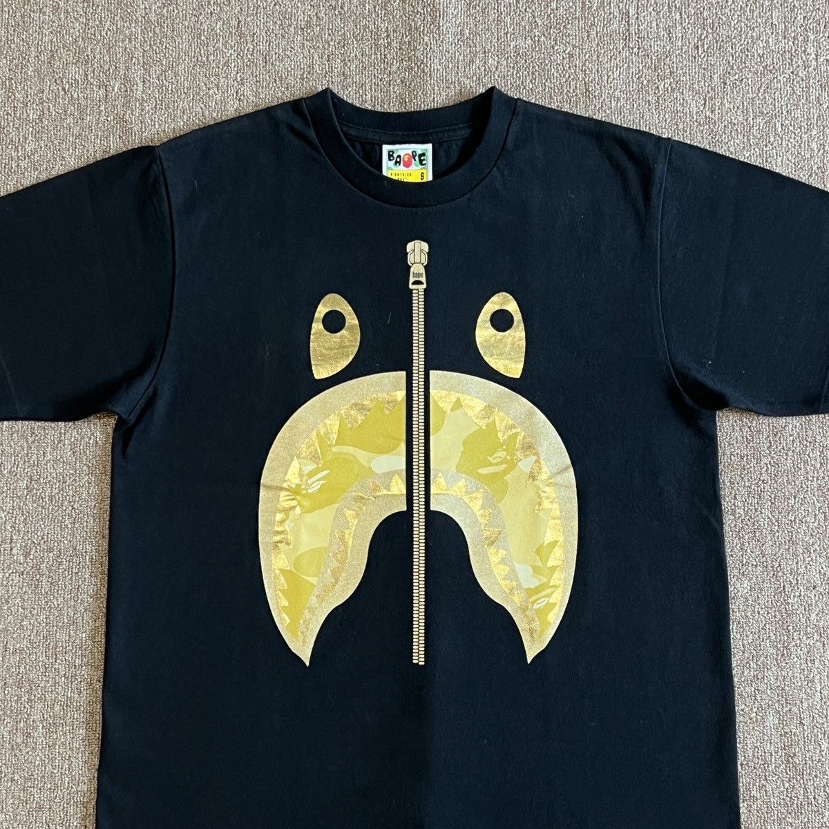 Bape Bape Gold Camo Shark Tee Size US S / EU 44-46 / 1 - 3 Thumbnail