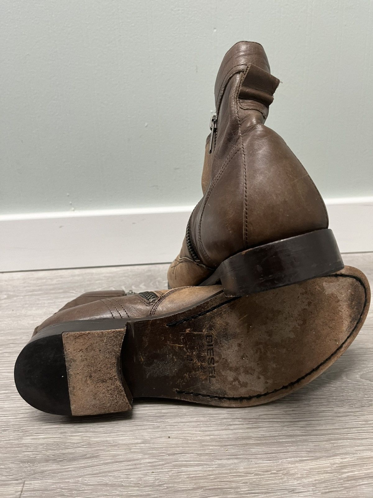 Diesel Black Gold Black gold boots. Size 9 Size US 9 / EU 42 - 6 Thumbnail