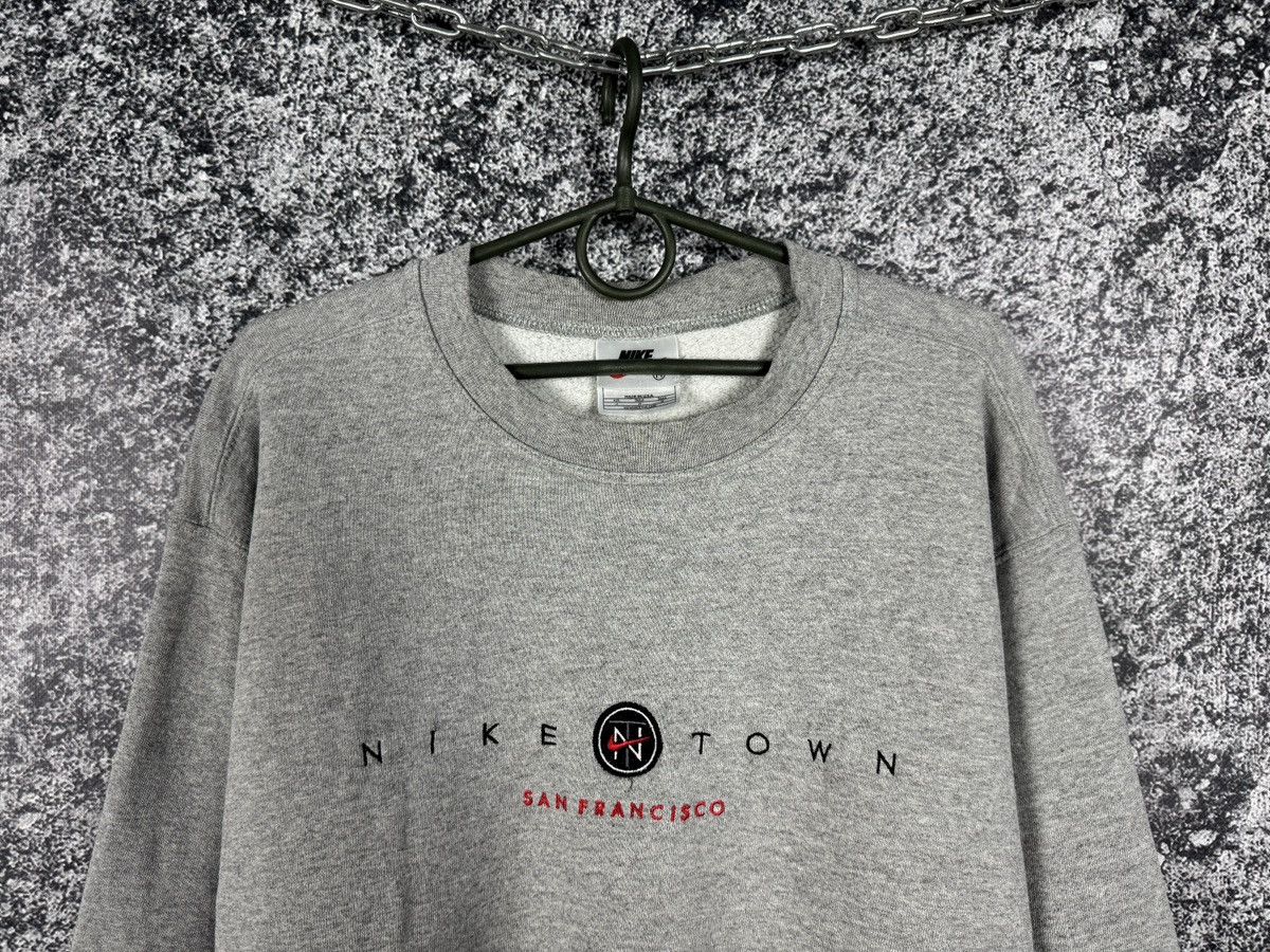 Nike Nike Town Vintage 90s Sweatshirt Big Logo Pullover Size M Size US M / EU 48-50 / 2 - 2 Thumbnail
