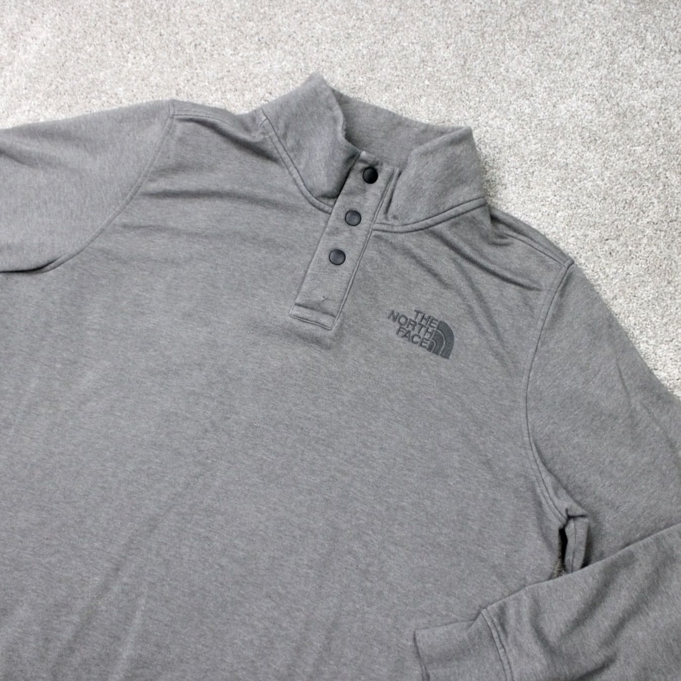 The North Face The North Face Sweatshirt Mens 2XL Gray Long Sleeve 1/4 Snap Fleece Pullover NNF Mock Neck Sweatshirt Mens 2XL Gray Size US XXL / EU 58 / 5 - 2 Thumbnail