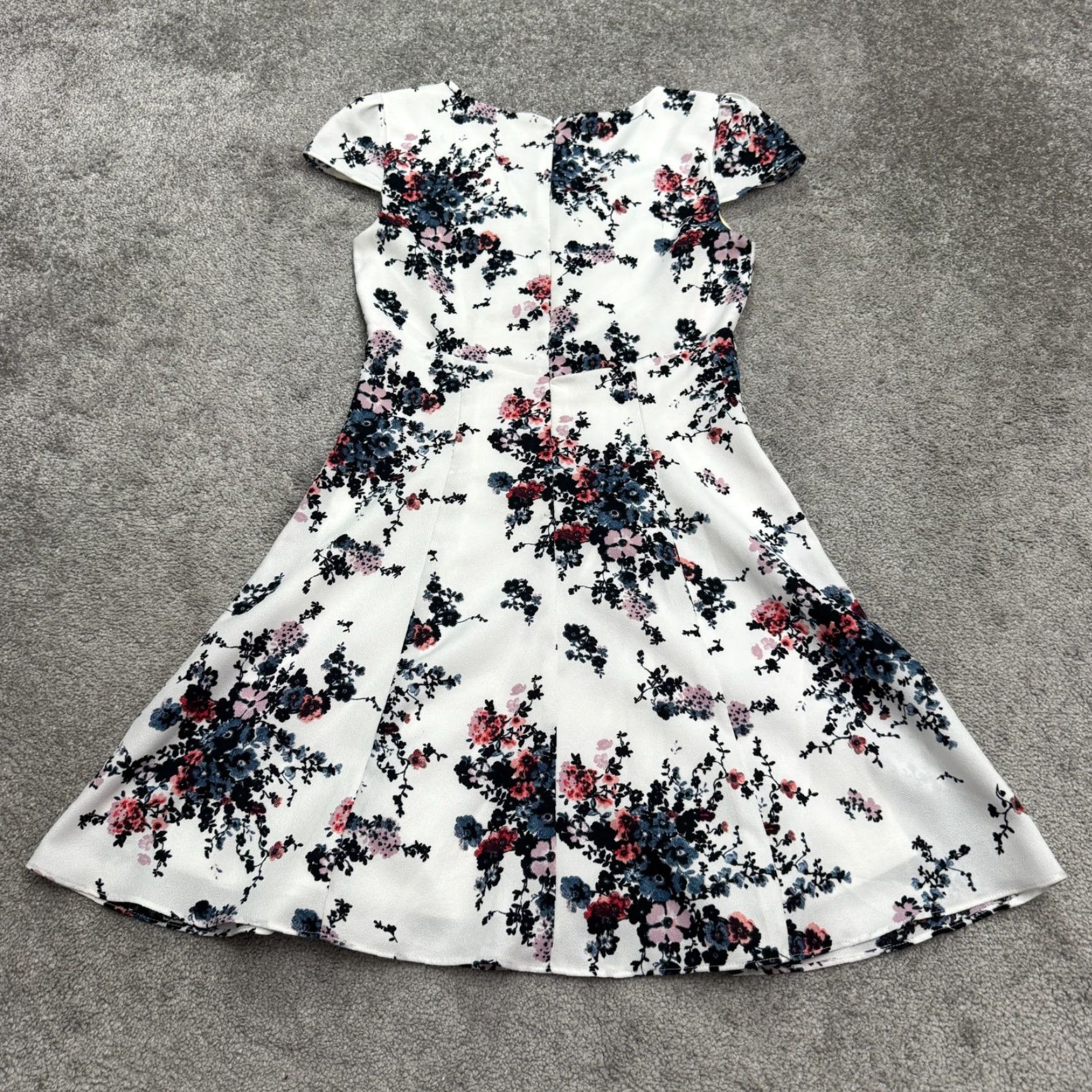 Betsey Johnson Betsey Johnson Floral A-Line Mini Dress Womens 4 White Cap Sleeve V-Neck Short Sleeve Party/Cocktail Casual N/A Size S / US 4 / IT 40 - 2 Thumbnail