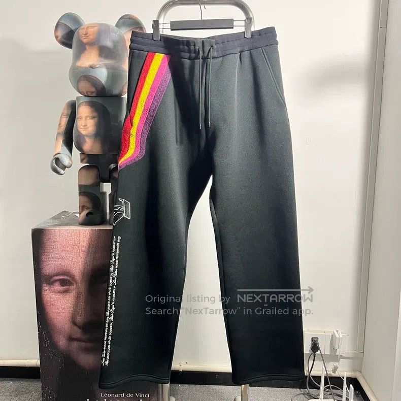 Louis Vuitton Louis Vuitton size xl Printed logo sweatpants Size US 28 / EU 44 - 1 Thumbnail