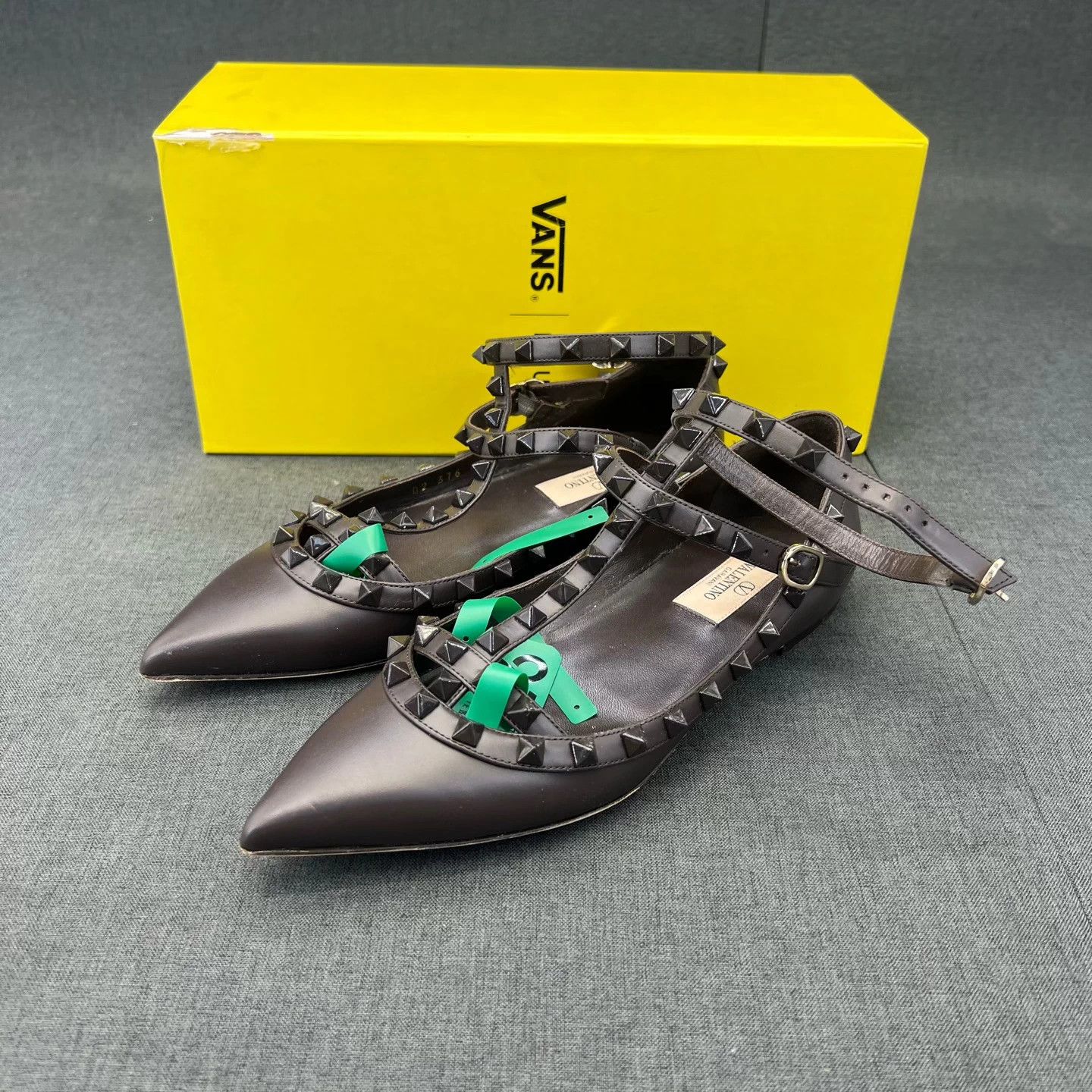 Valentino Valentino leather pointed studded ebony 37 box, cond Size US 6 / IT 36 - 1 Thumbnail