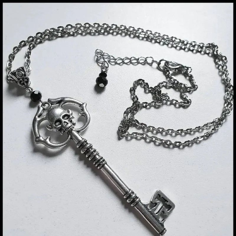 Vintage Antique Skeleton Key Necklace Size ONE SIZE - 1 Thumbnail
