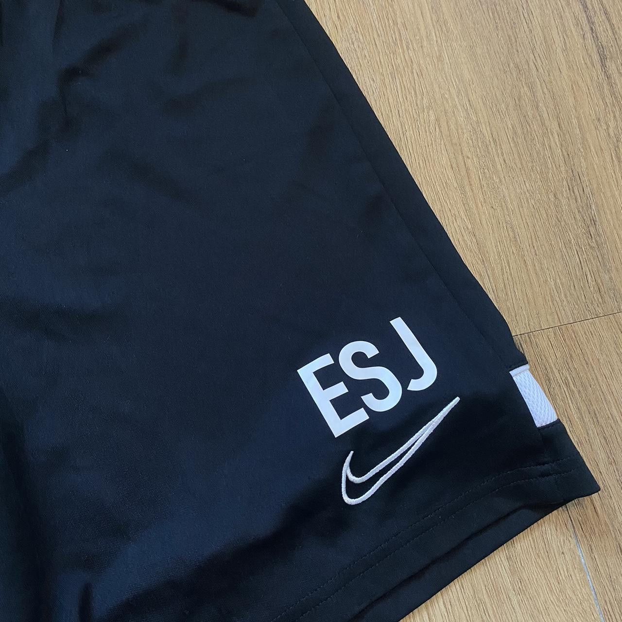 Nike Nike black and white football shorts Size US M / EU 48-50 / 2 - 5 Thumbnail