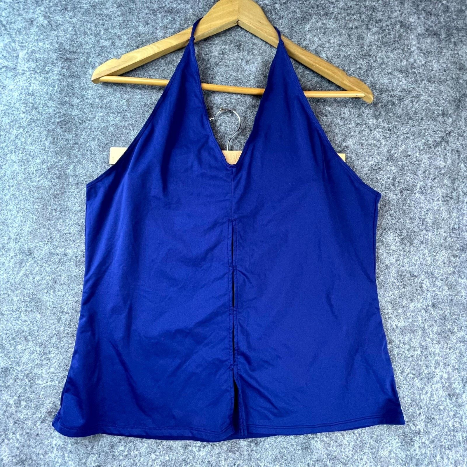 Fabletics Fabletics Chiara Tank Top Womens Medium Blue Halter Keyhole Size M / US 6-8 / IT 42-44 - 1 Thumbnail