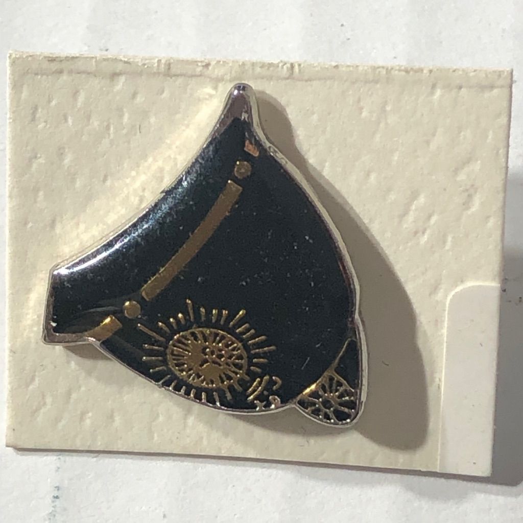 Vintage Vintage London Police Officer Bobby Lapel Pin Black Gold Size ONE SIZE - 1 Thumbnail