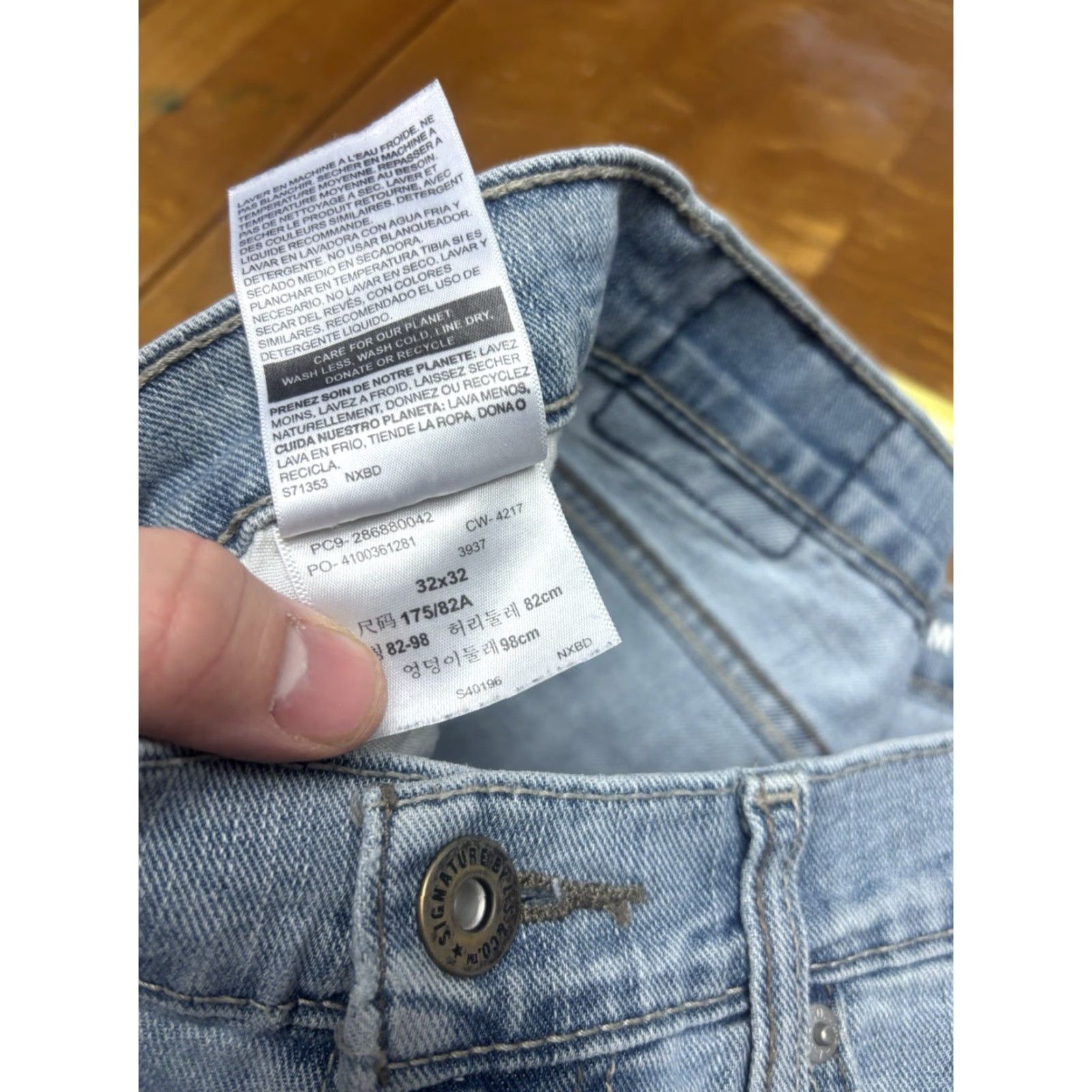 Vintage Levi Strauss & Co. Levis Signature Straight Fit Jeans Size 32x32 Blue Wash Denim Men Jeans Regular Inseam 32 Pockets Modern Vintage: No Size US 32 / EU 48 - 4 Thumbnail