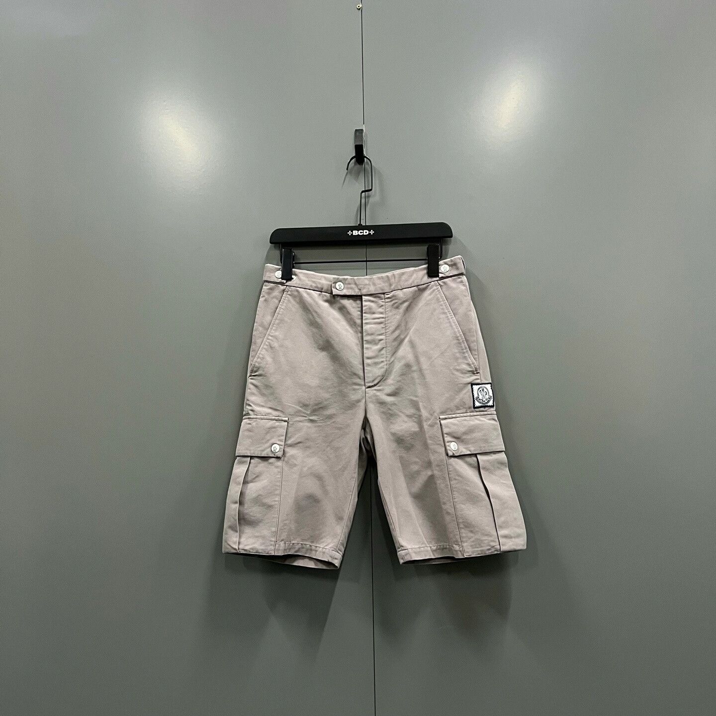 Moncler Moncler Solid Logo Embroidered Shorts Size US 26 / EU 42 - 1 Thumbnail