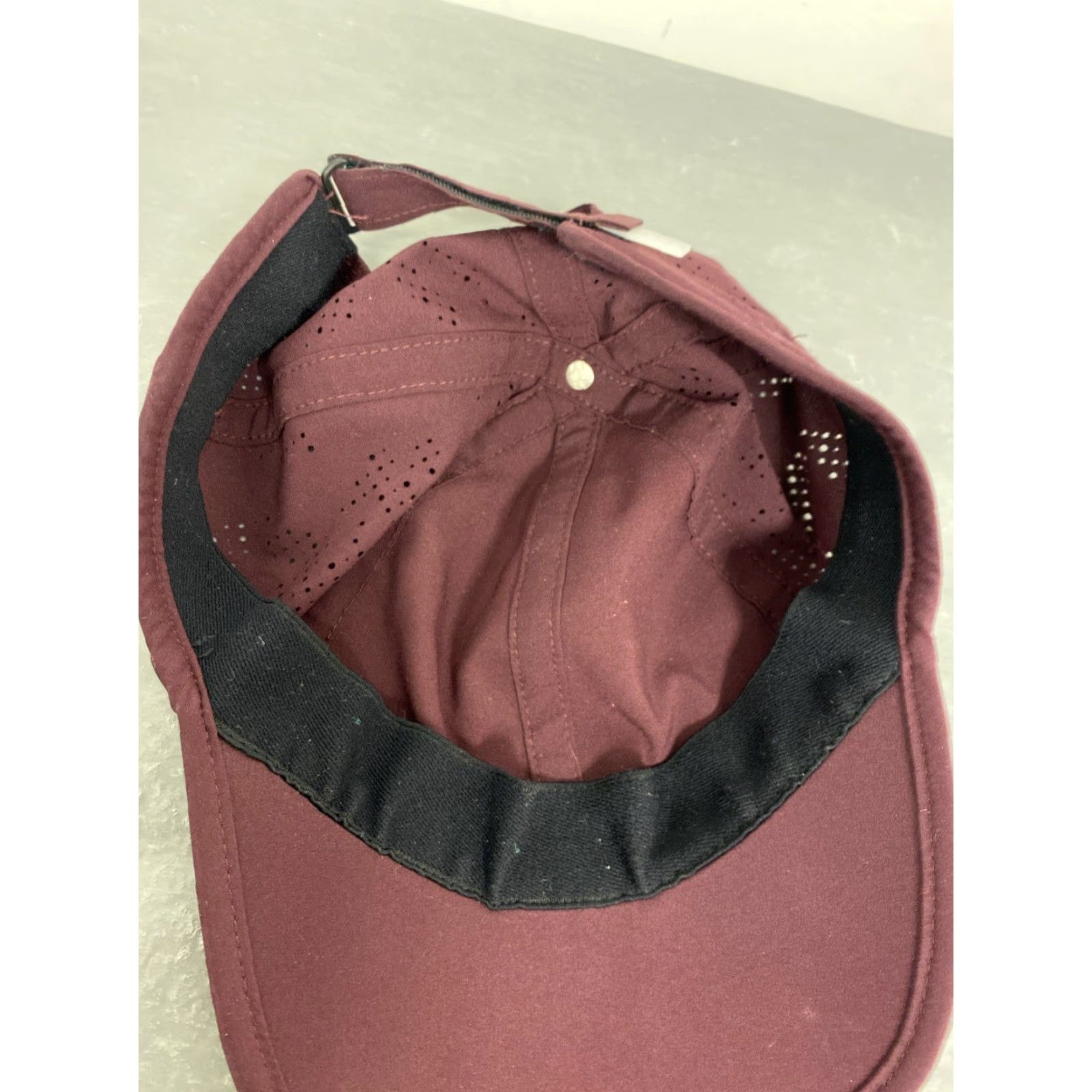 Under Armour Under Armour Hat Cap Women’s 5 Panel Maroon Adjustable Breathable Moisture Wicking Reflective Strap Running/920 Size ONE SIZE - 7 Thumbnail