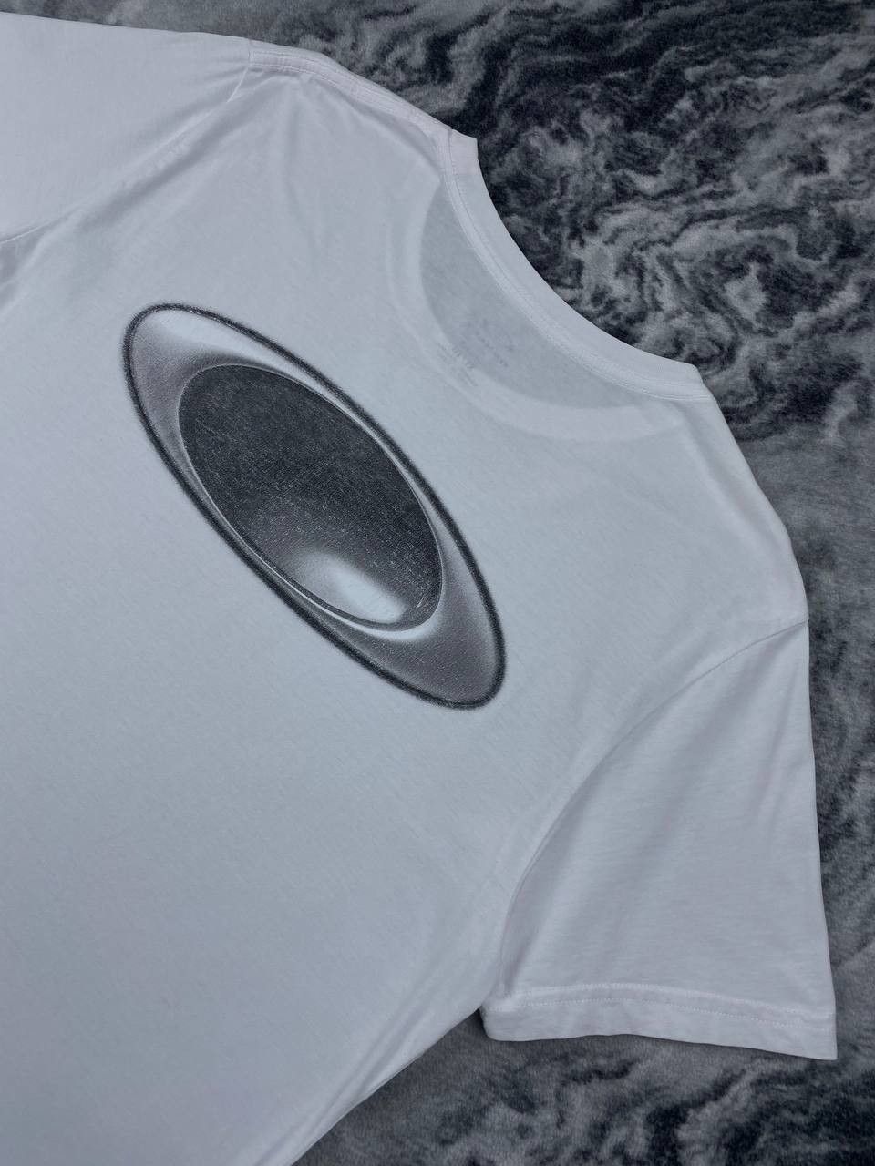 Oakley Vintage Oakley T Shirt 3D Big Logo Men Size XL White Size US XL / EU 56 / 4 - 5 Thumbnail
