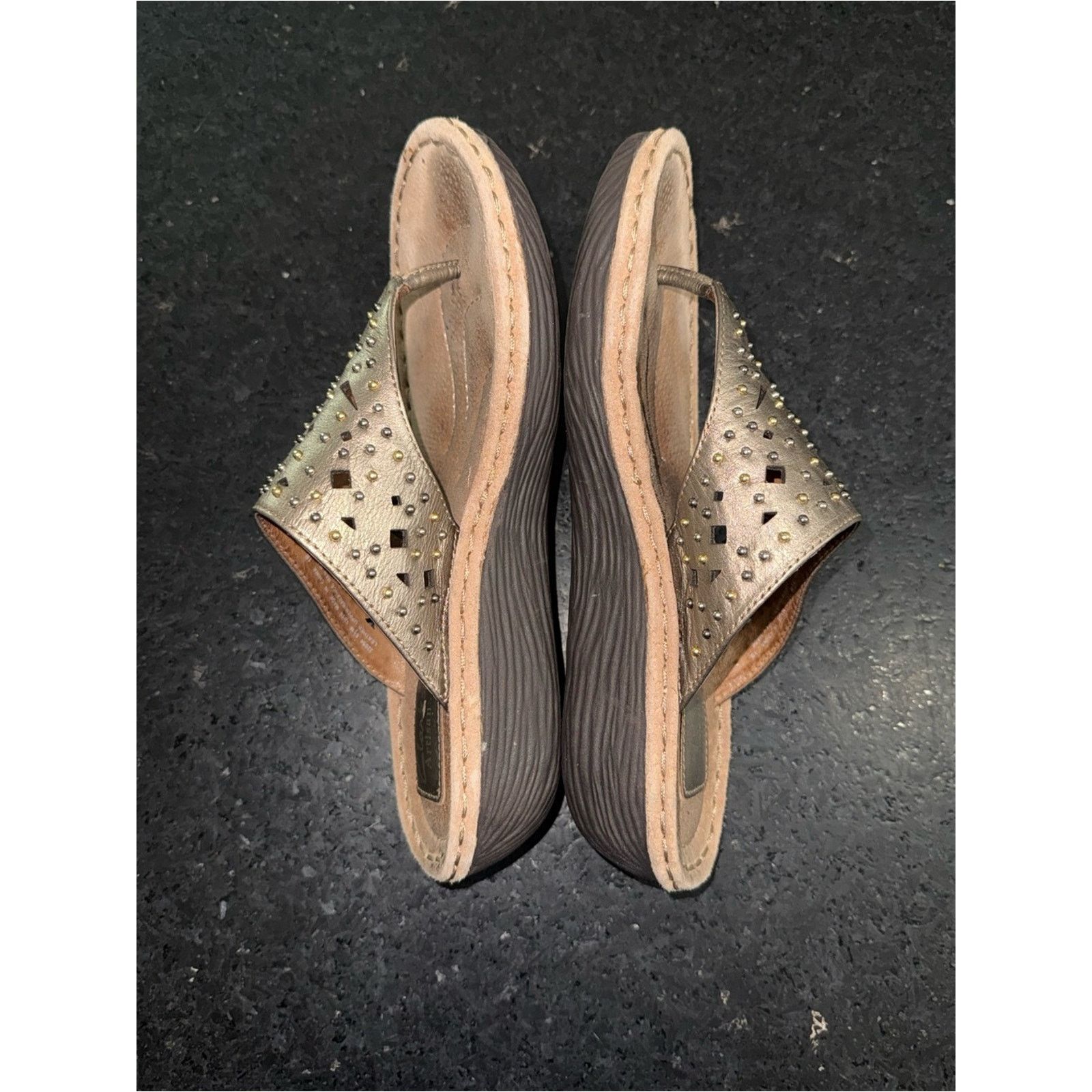 Clarks Clarks Metallic Subtle Gold Studded Thong Sandals 1.5” Heel Size US 9 / IT 39 - 7 Thumbnail