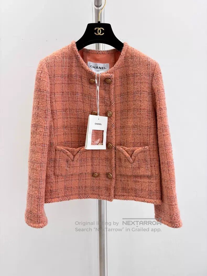 Chanel Chanel Salmon-coloured orange-pink tweed double-breasted j Size XS / US 0-2 / IT 36-38 - 1 Thumbnail