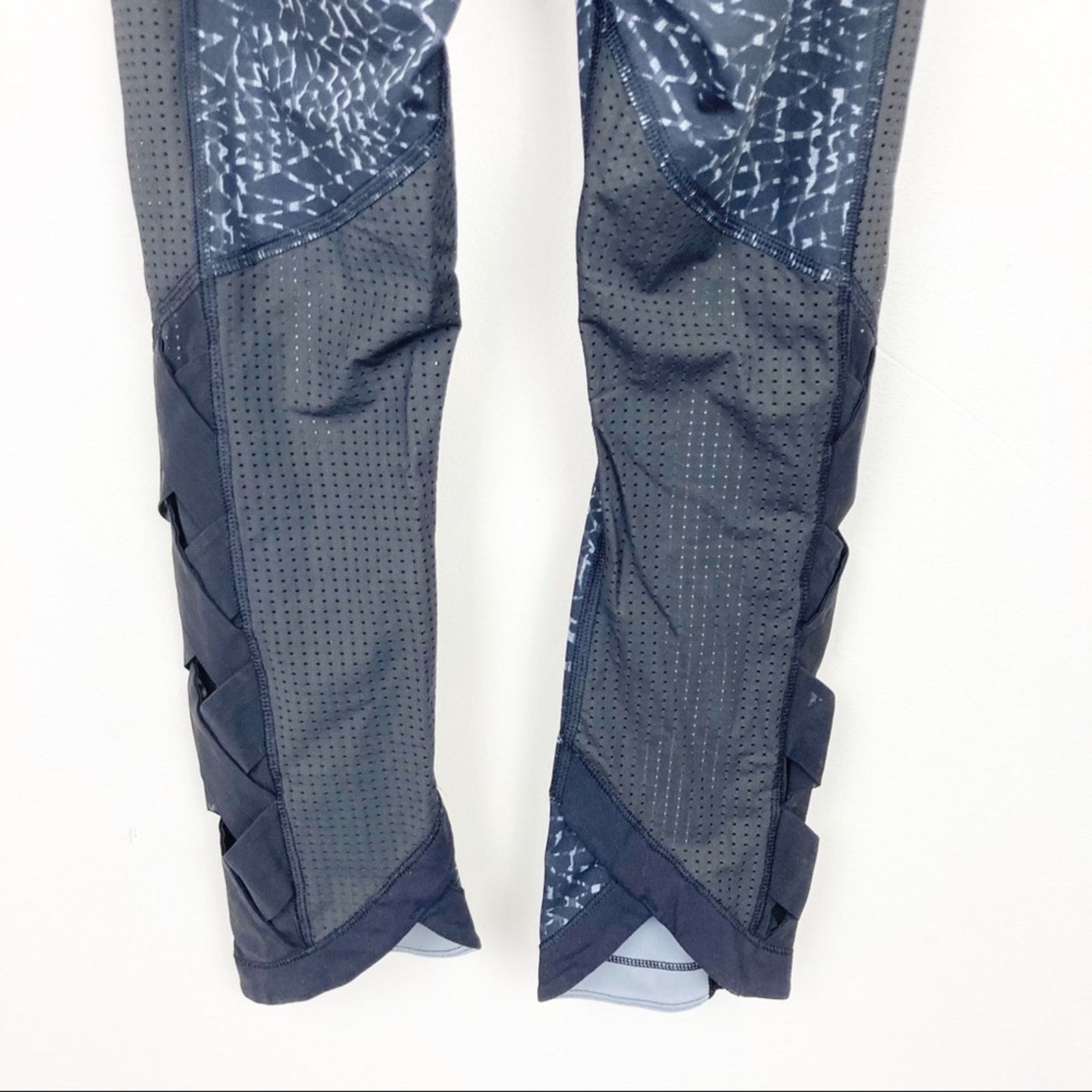 Lululemon Lululemon Var-City Samba Snake Battleship Cropped Leggings 2 Size 26" / US 2 / IT 38 - 6 Thumbnail