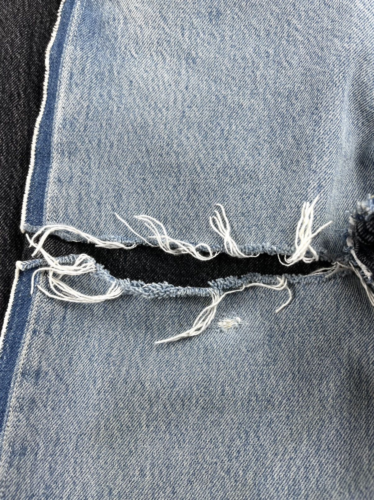 Levi's × Vetements SS19 Vetements Reworked Distressed Levi’s Denim Jeans Size US 28 / EU 44 - 5 Thumbnail