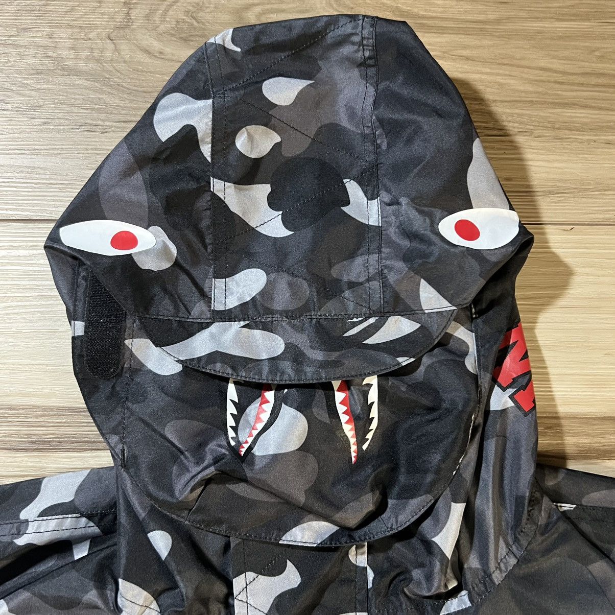 Bape BAPE FW19 Black Gradation Camo Shark Mask Windbreaker Jacket Size US L / EU 52-54 / 3 - 2 Thumbnail