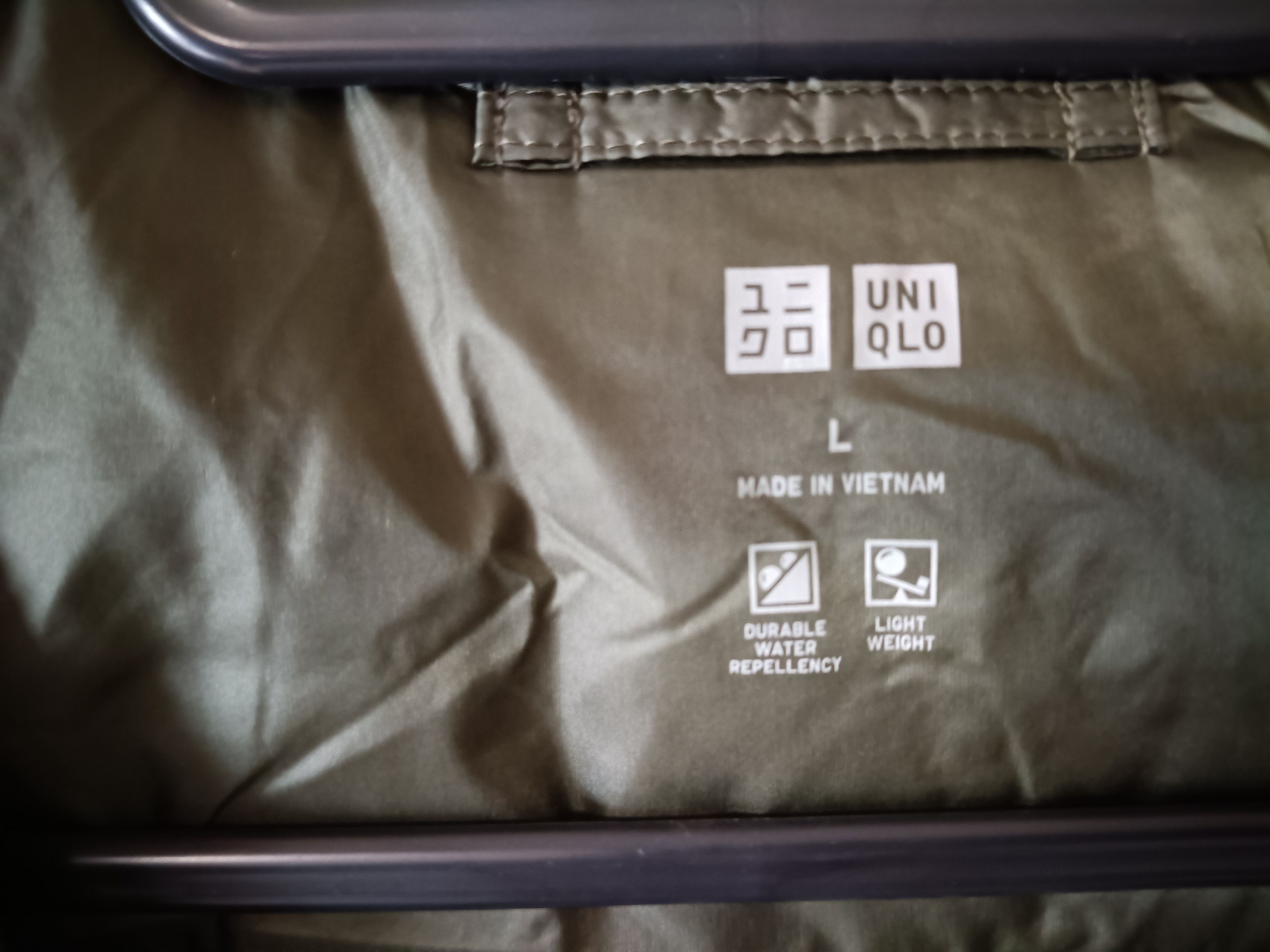 Uniqlo UNIQLO Ultra Light Down V-Neck Compact Vest Olive Size L Size US L / EU 52-54 / 3 - 7 Thumbnail