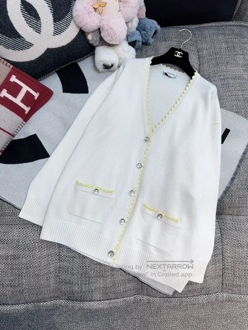 Other Chanel 25c yellow wavy lace beige cashmere knitted cardiga Size S / US 4 / IT 40 - 3 Thumbnail