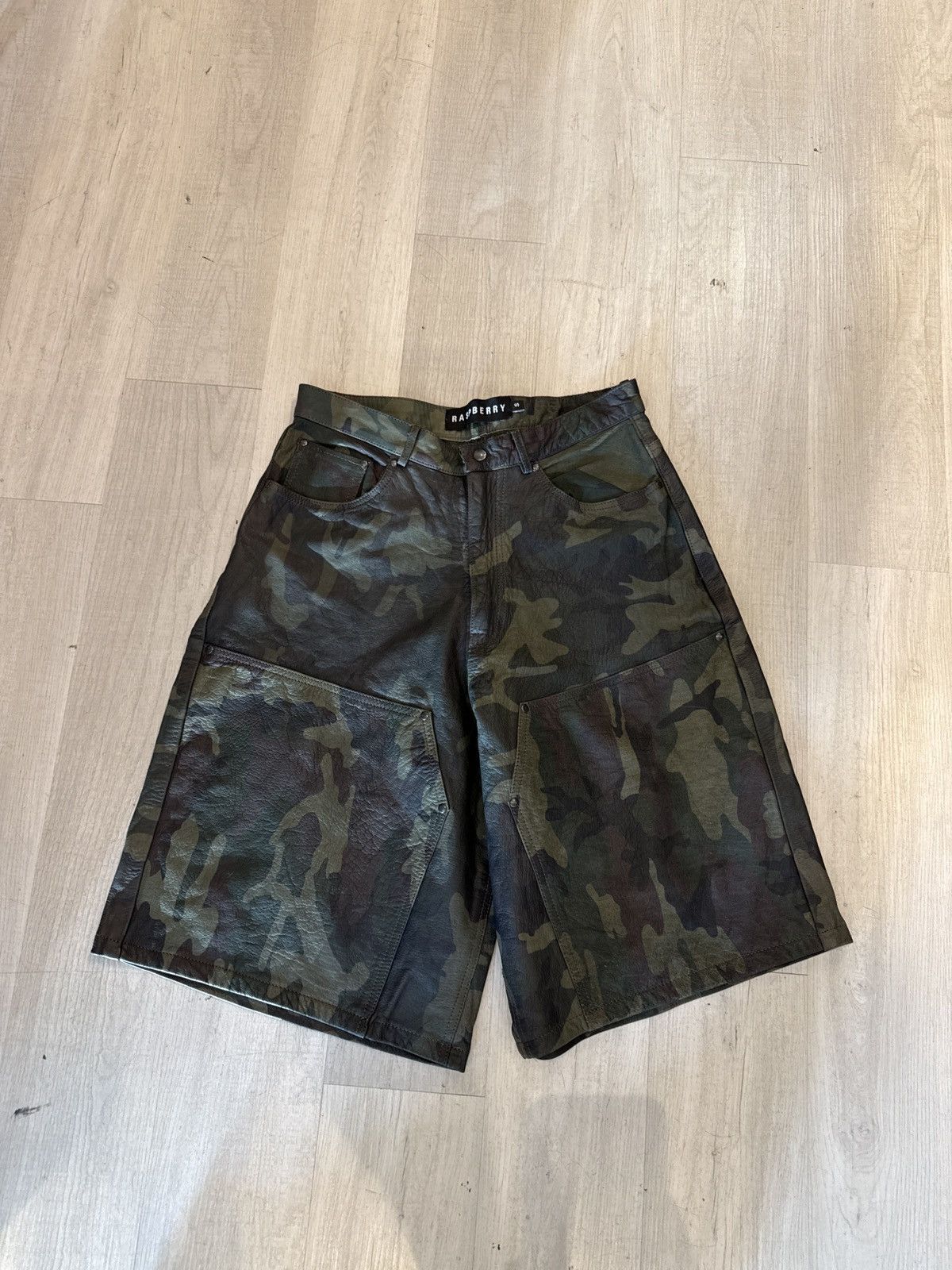 The GV Gallery GVGallery Camo Leather Shorts Size US 30 / EU 46 - 1 Thumbnail