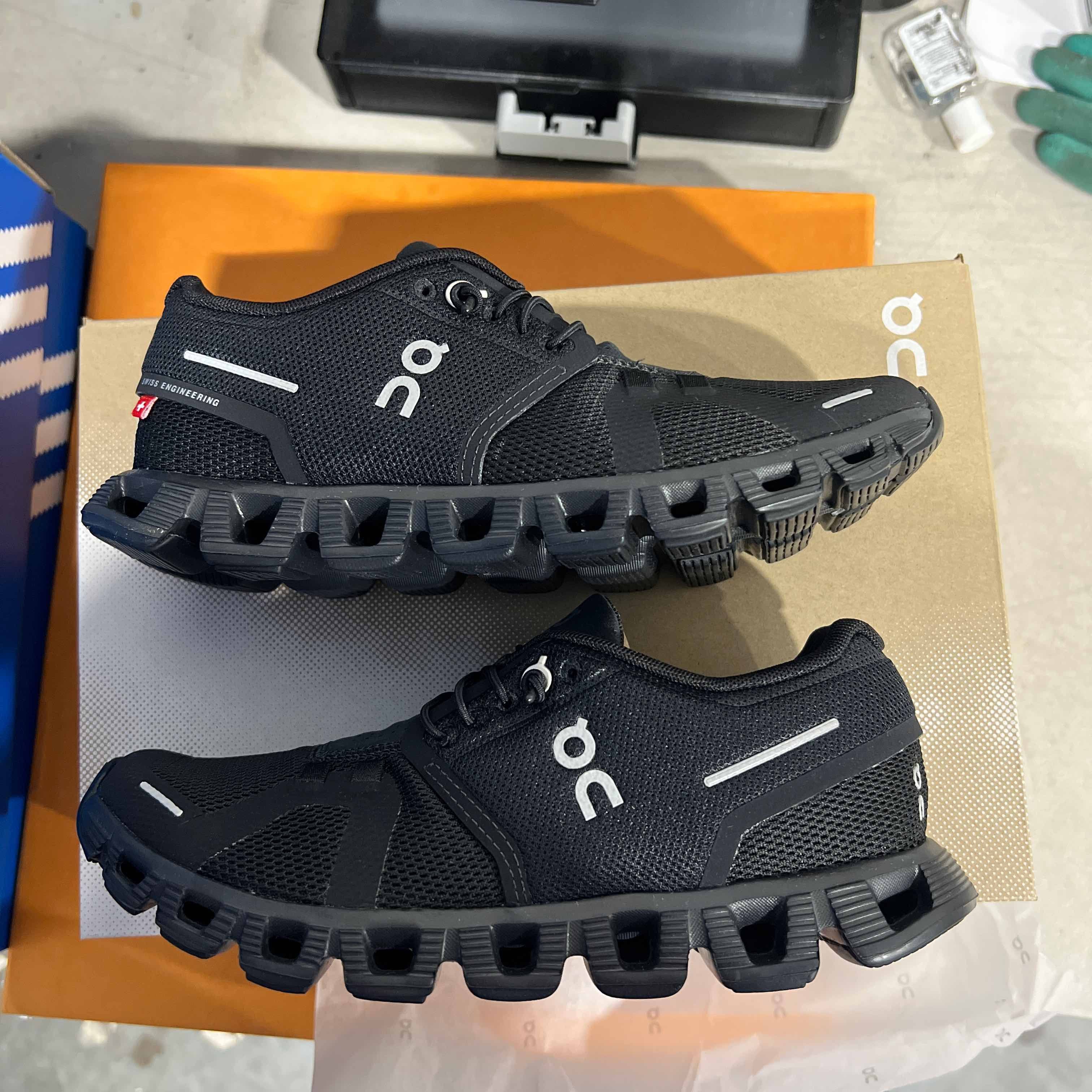 image of On Wmns Cloud 5 Black Shoes, Women's (Size 6)