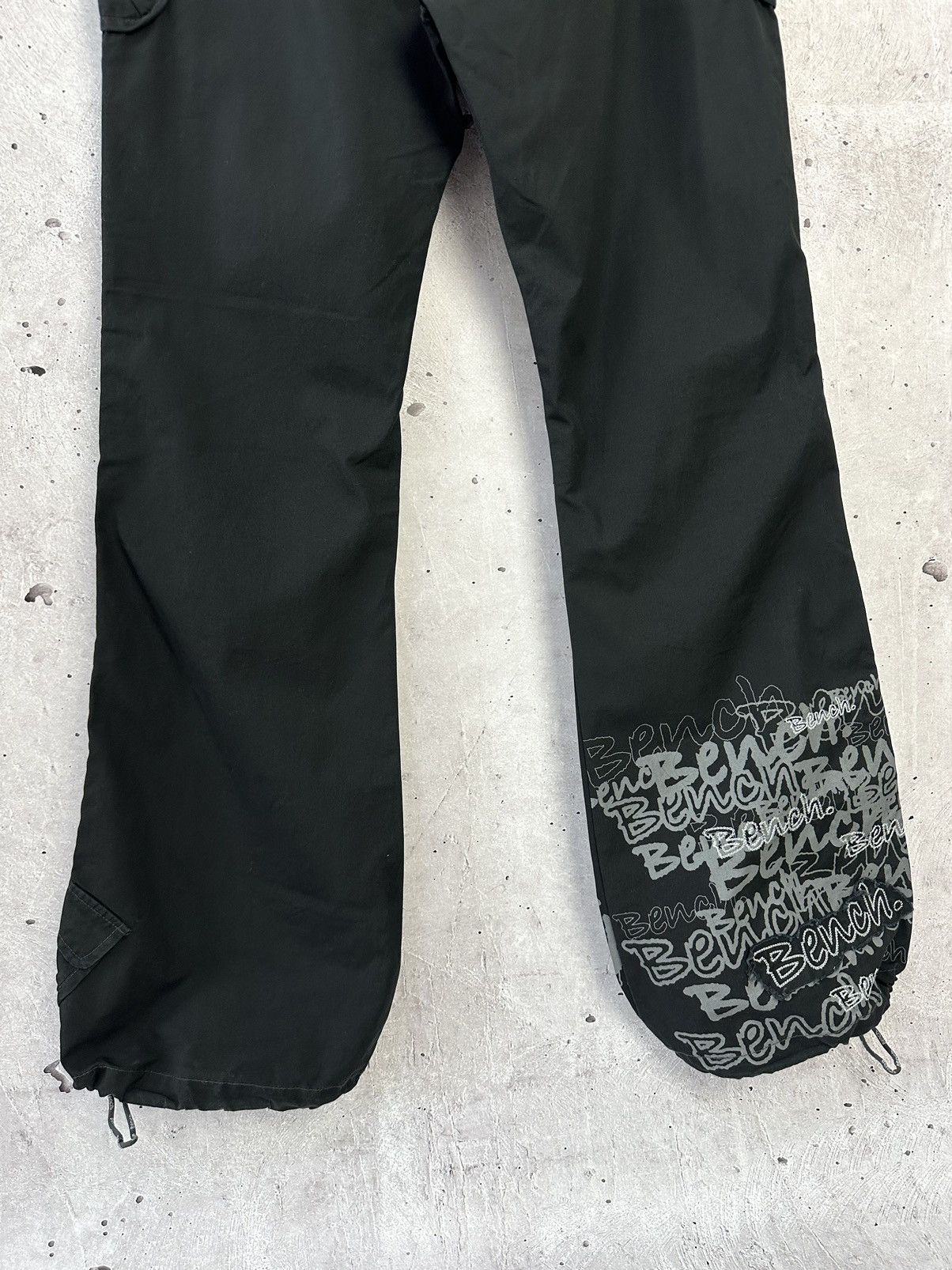 Japanese Brand × Vintage Y2K Vintage Black Cargo Flared Printed Pants Size 28" / US 6 / IT 42 - 8 Thumbnail