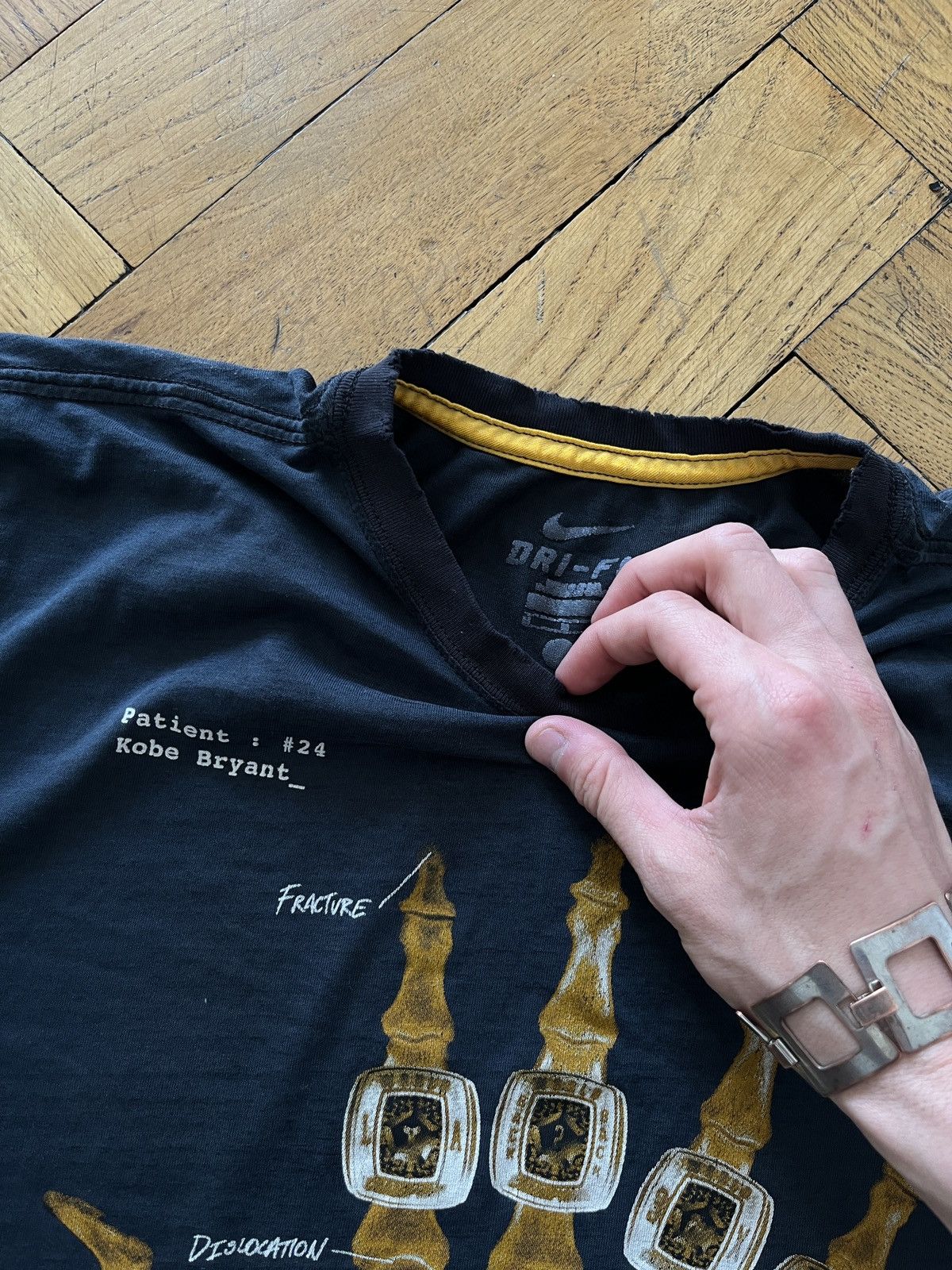 Nike Retro nike x Kobe Bryant rentgen scan finger tee la lakers Size US M / EU 48-50 / 2 - 3 Thumbnail