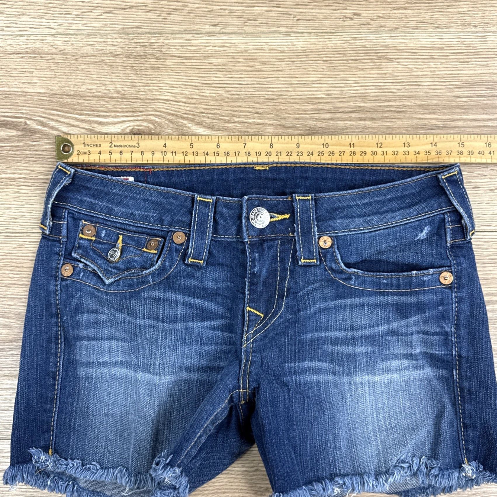 True Religion VINTAGE True Religion Jeans Shorts Blue Cut-Off Low Rise Denim 3 in Inseam Sz 28 Womens Size 29" - 5 Thumbnail