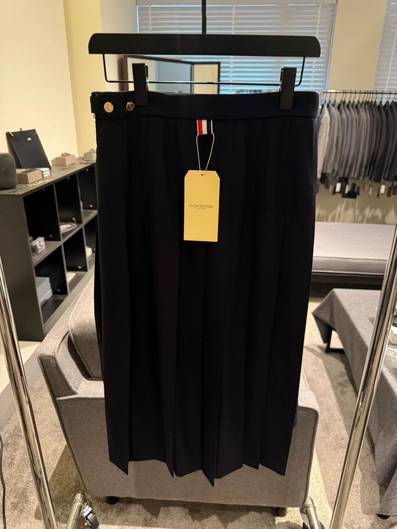 Thom Browne Thom Browne A pleated skirt Size 26" / US 2 / IT 38 - 2 Thumbnail
