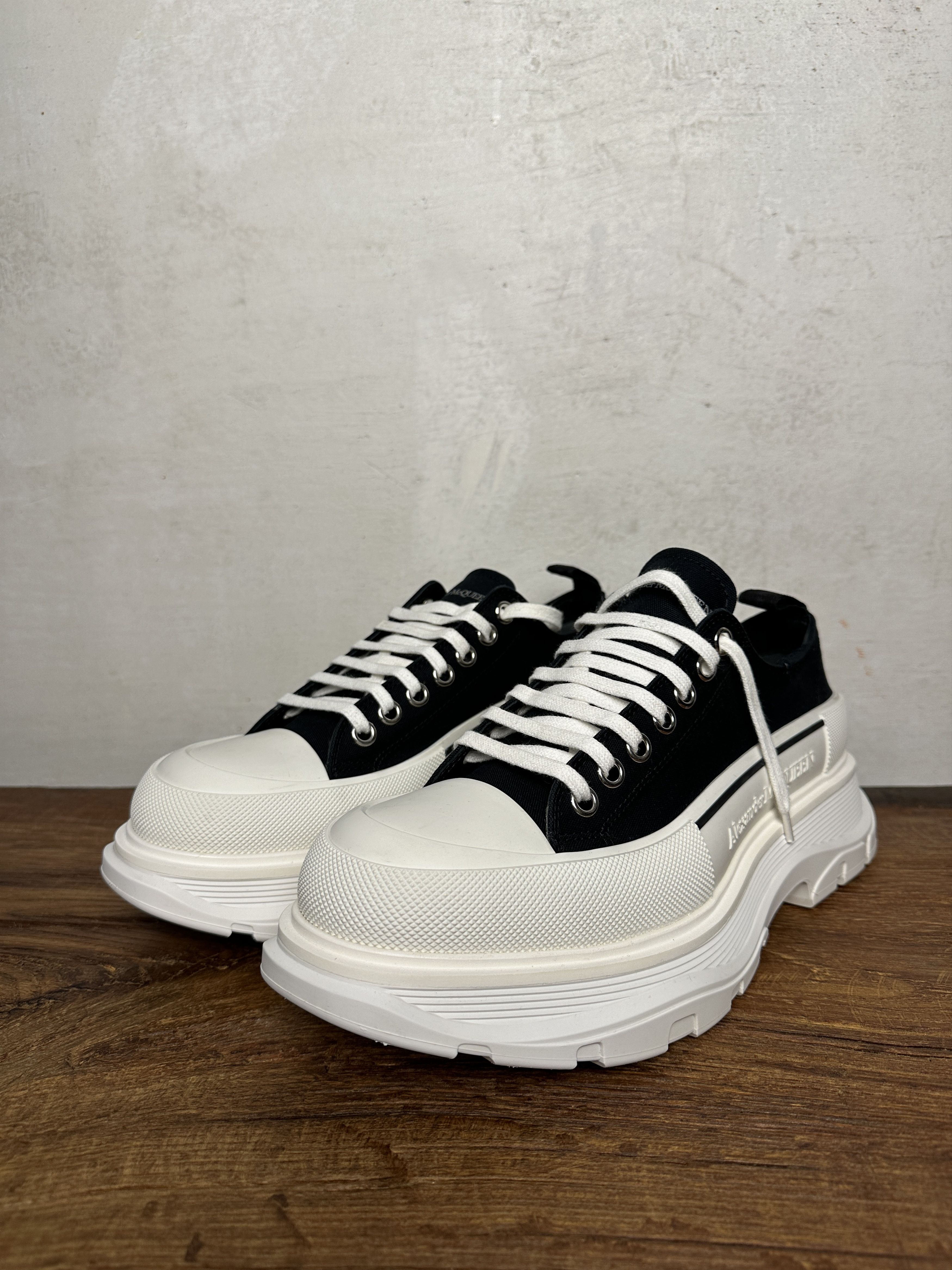 Alexander McQueen ALEXANDER MCQUEEN White Tread Slick Low Sneakers Size US 10 / EU 43 - 1 Thumbnail