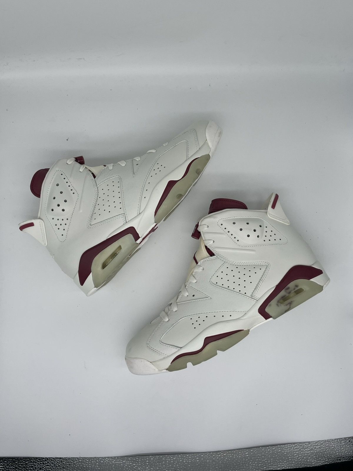 Jordan Brand Air Jordan Retro 6 Maroon Size US 10.5 / EU 43-44 - 1 Thumbnail