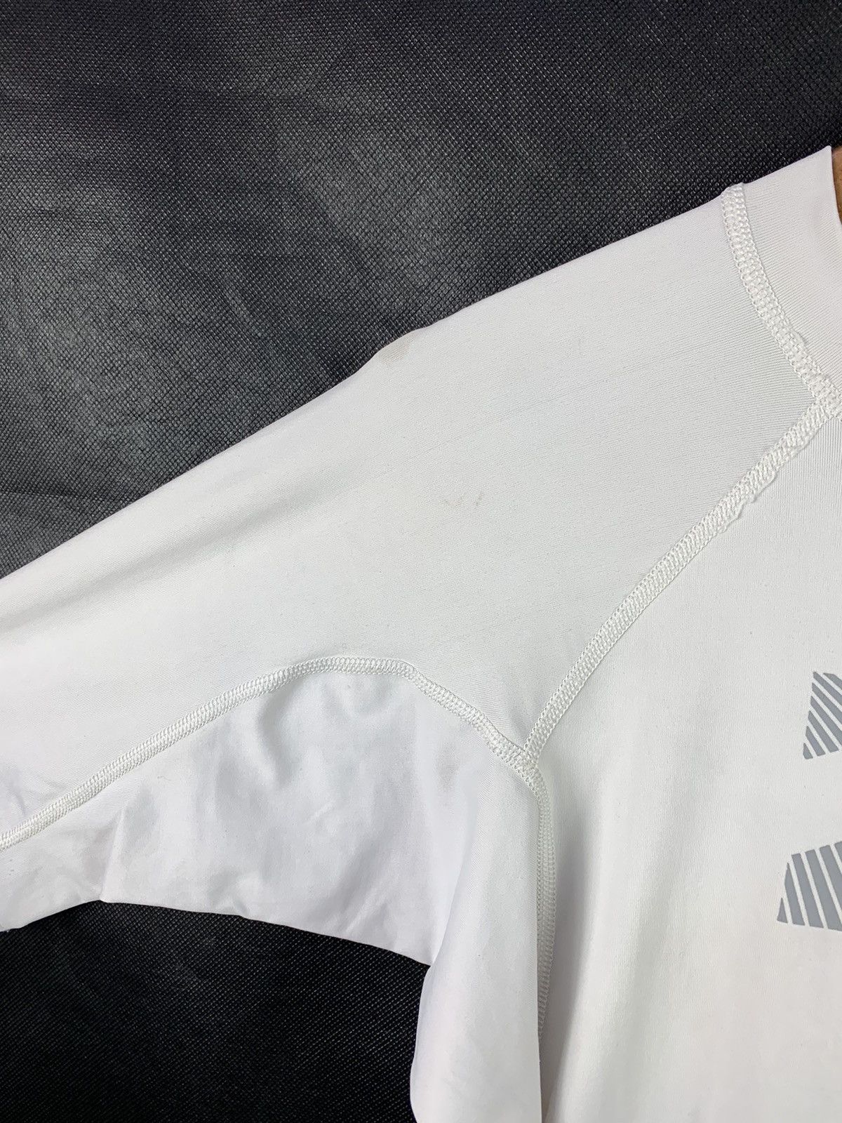 Billabong Steals! Billabong Tops Inner Tight Sunshield UPF50 Size US L / EU 52-54 / 3 - 10 Thumbnail