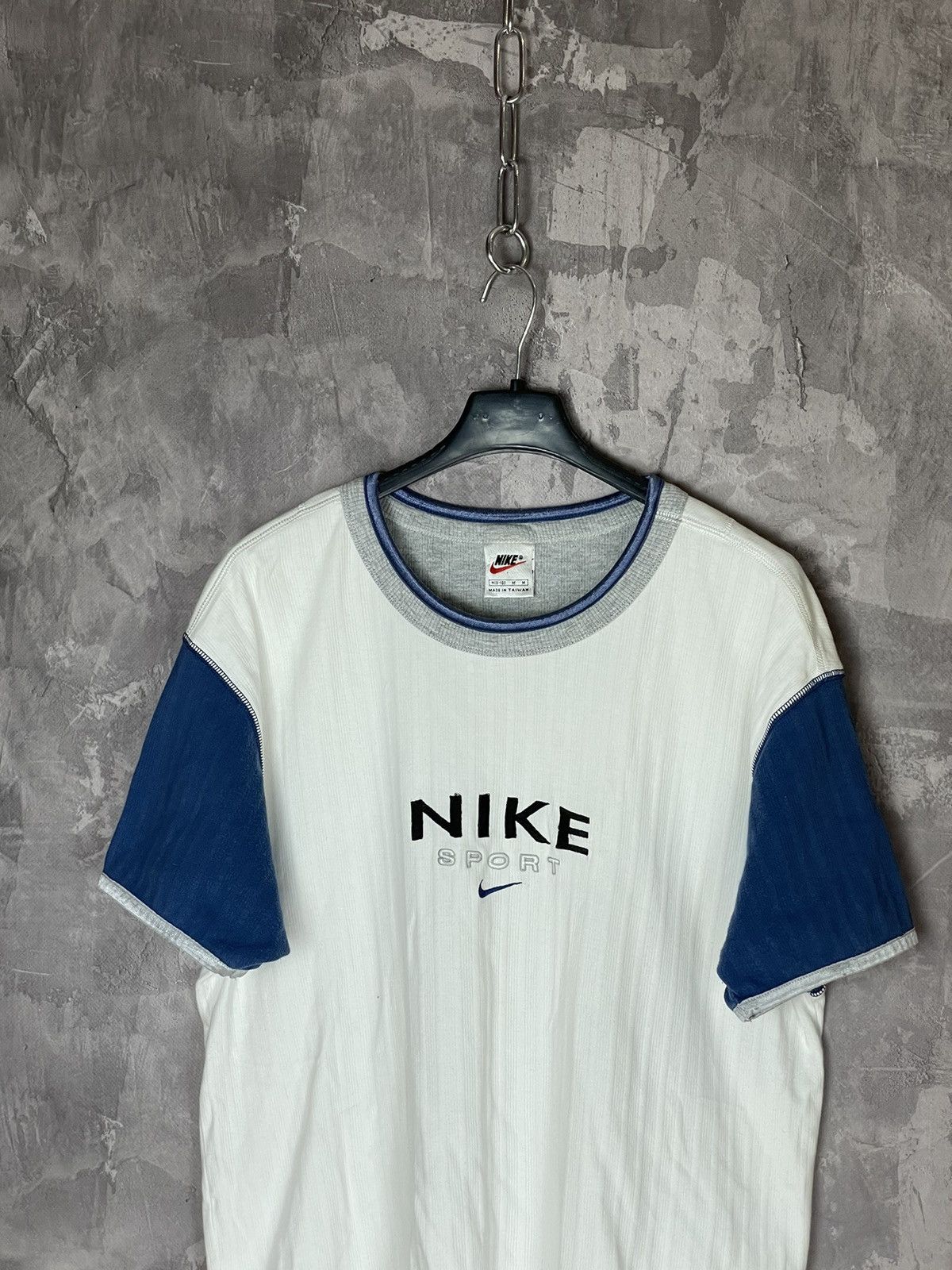 Nike × Vintage Vintage Y2K Nike Center Logo Rare 90s Tshirt Size M / US 6-8 / IT 42-44 - 2 Thumbnail