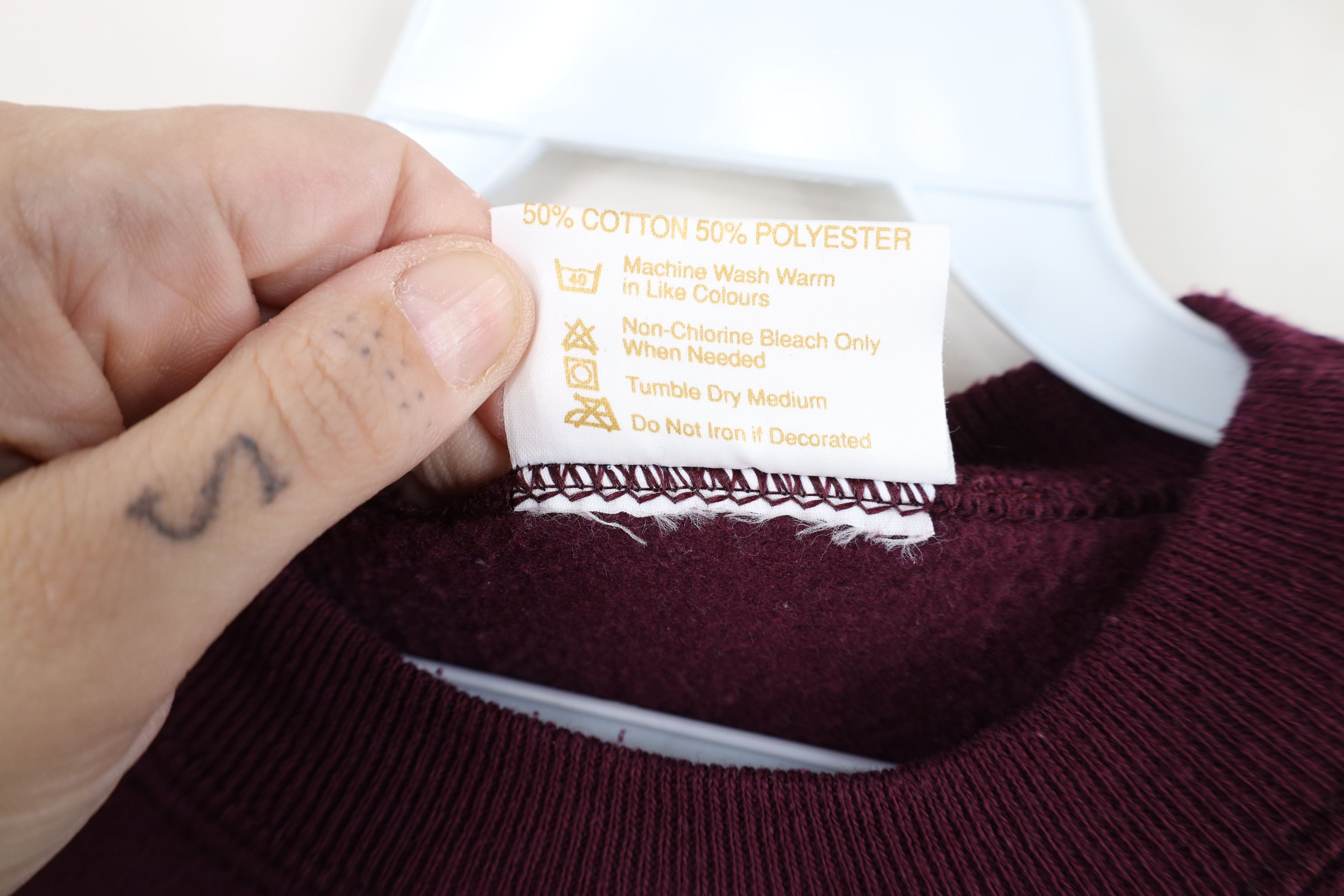 Vintage Vintage 90s Streetwear Harrods Crewneck Sweatshirt Purple Size US XL / EU 56 / 4 - 7 Thumbnail