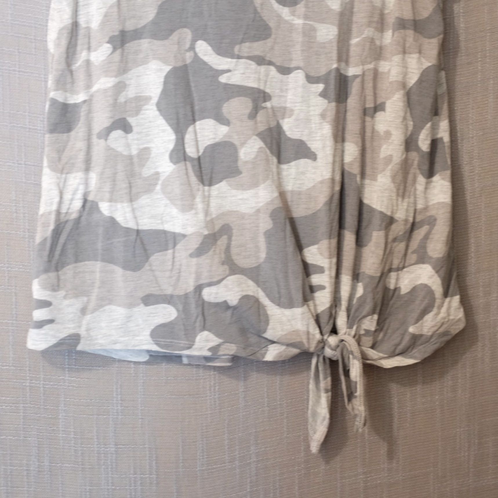 Old Navy EUC Old Navy Grey Camo Tank Top Front Tie Lightweight Stretch Womens L #A1-5 Tank Women L Grey Camo Front Tie Lightweight Stretch Old Navy Size L / US 10 / IT 46 - 3 Thumbnail