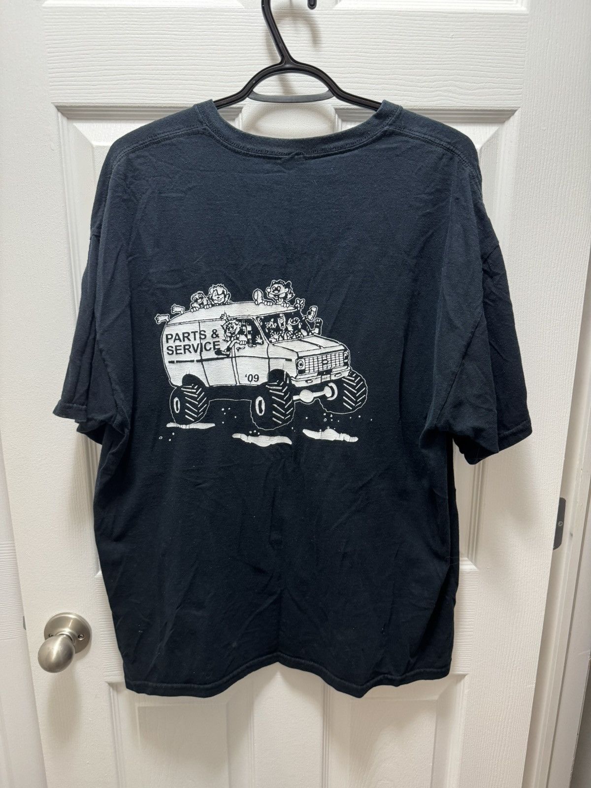 Vintage Vintage 2009 Halifax Pub Crawl Shirt Upside Down Truck Size US XL / EU 56 / 4 - 1 Thumbnail