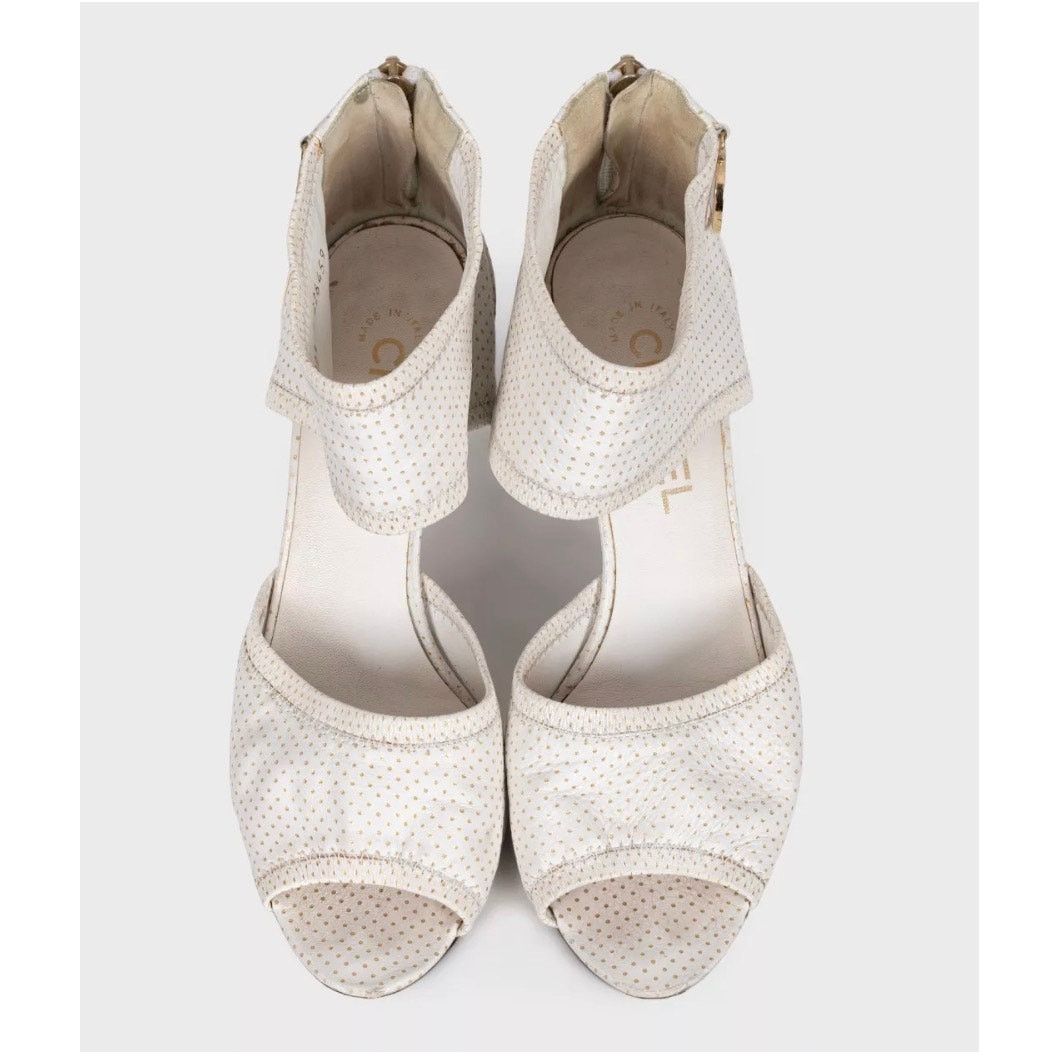 Chanel Elegant Chanel Vintage Polka Dot Leather Sandals Size 37 Size US 6 / IT 36 - 2 Thumbnail