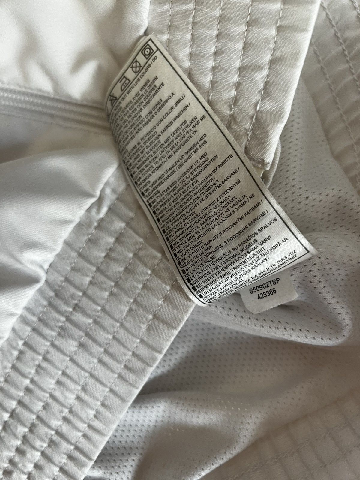 Nike × Vintage NIKE White Lightweight Windbreaker Activewear Jacket Small Size S / US 4 / IT 40 - 7 Thumbnail