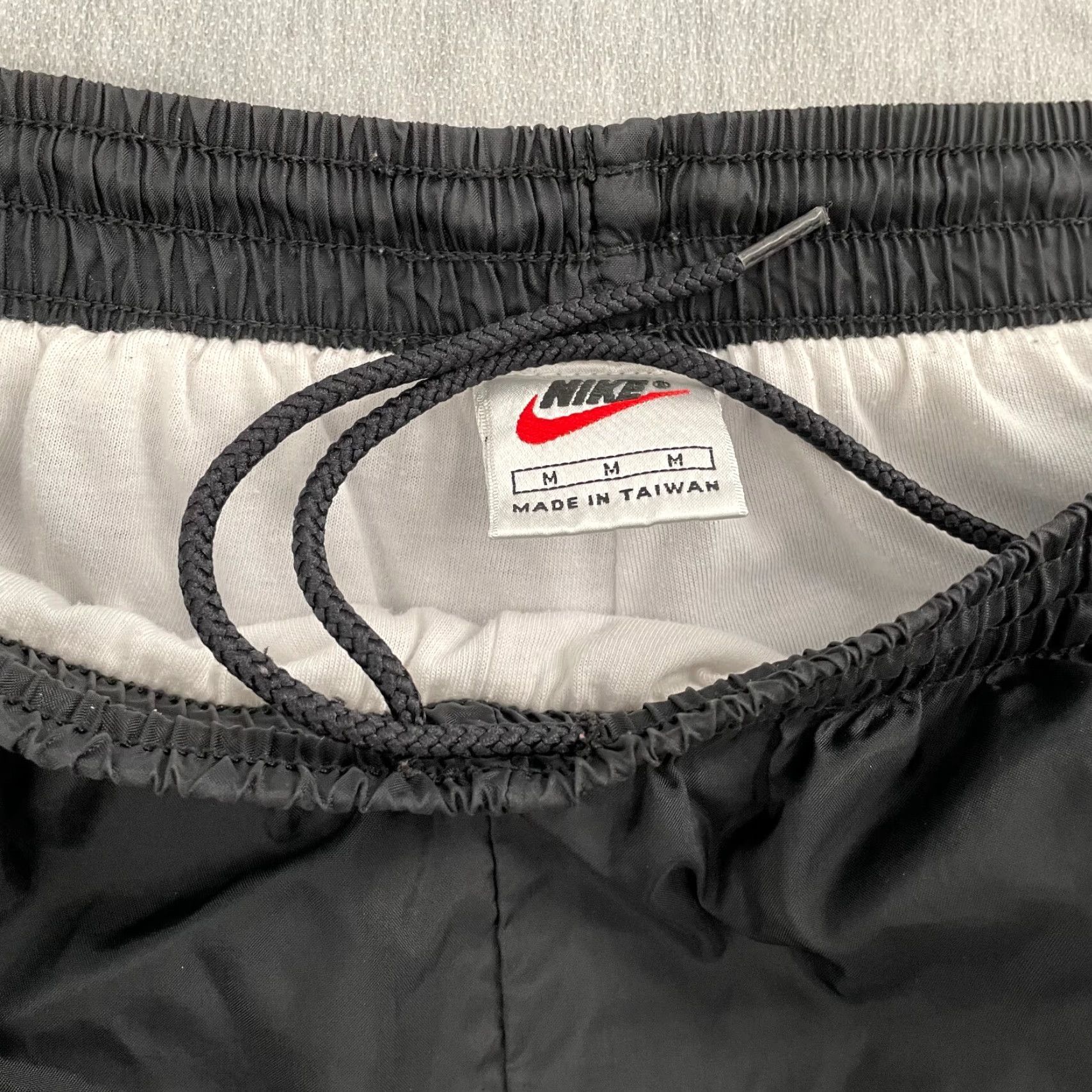 Nike VINTAGE Nike Track Pants Adult Medium Black Athletic Swoosh Logo Casual Men Size US 31 - 6 Thumbnail