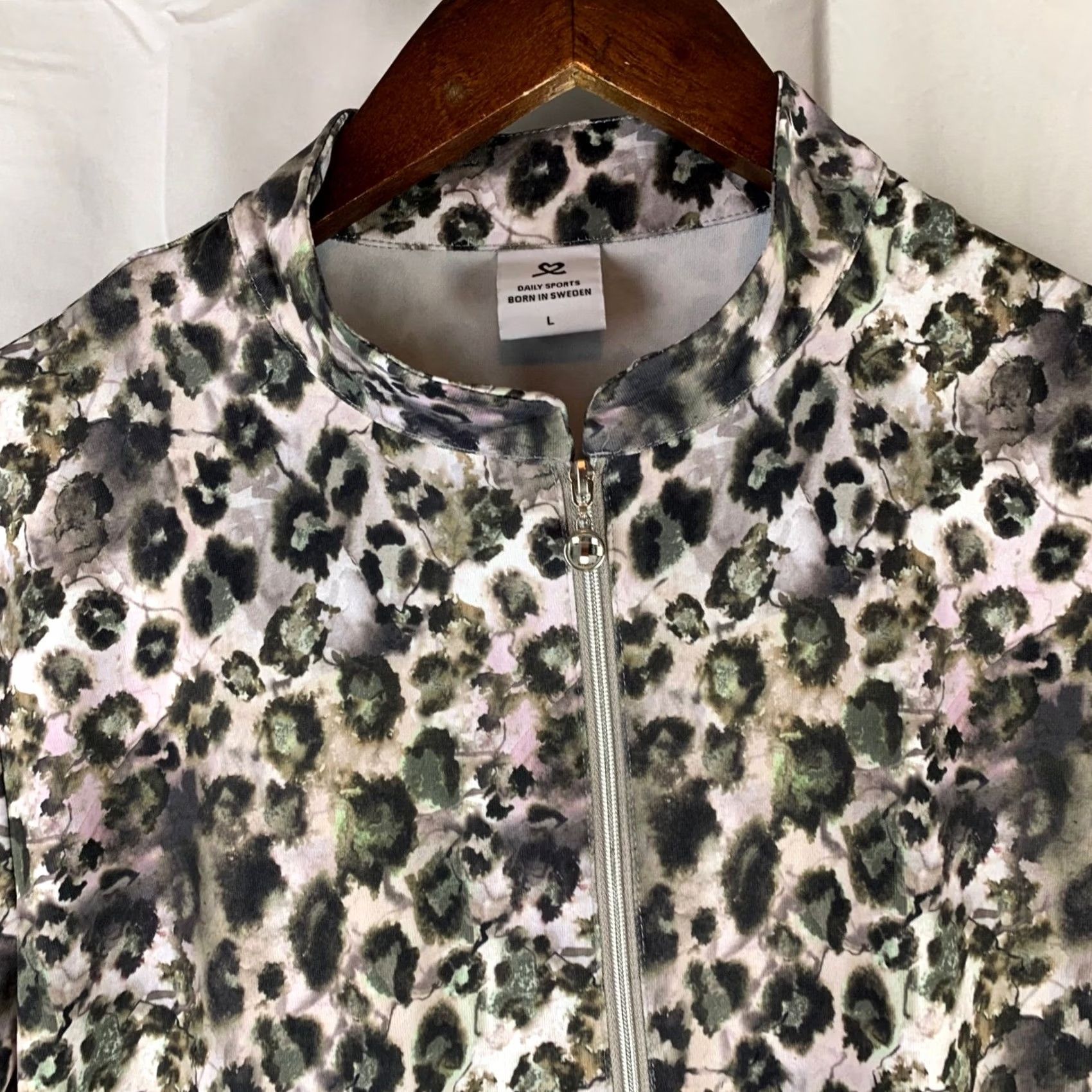 Vintage VINTAGE Daily Sports Quarter Zip Pullover Womens L Green Leopard Print Long Sleeve Size L / US 10 / IT 46 - 2 Thumbnail
