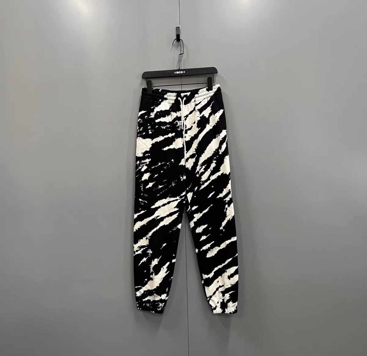 Celine Celine Tie-dye Elastic Waist Sweatpants J41 Size 28" / US 6 / IT 42 - 1 Thumbnail