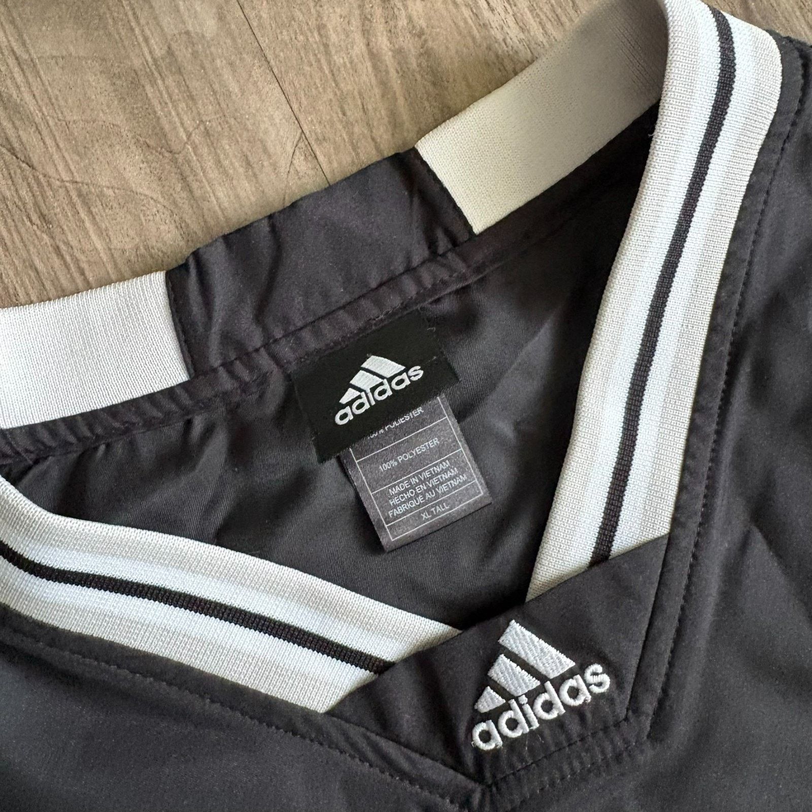 Adidas × Vintage Adidas Chicago Bulls Pullover Windbreaker Jacket Black XL Size US XL / EU 56 / 4 - 3 Thumbnail