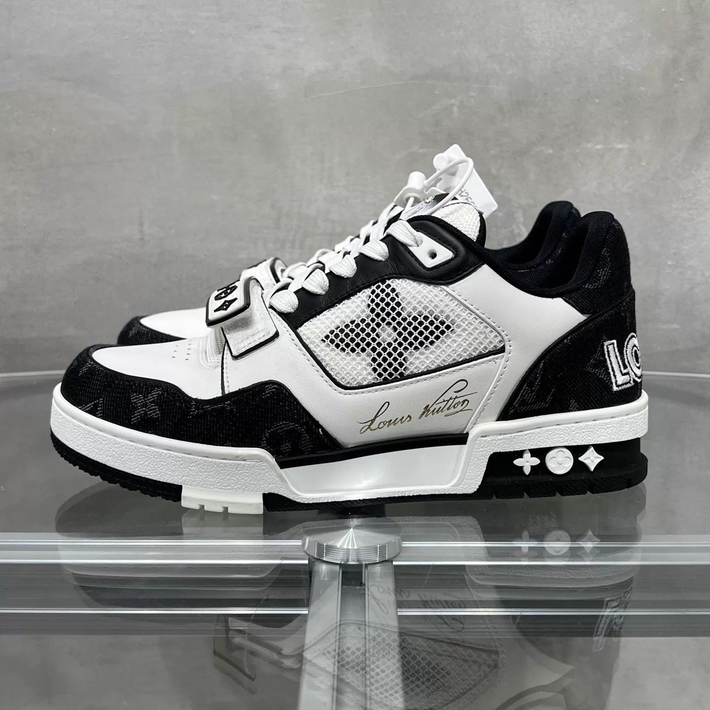 Louis Vuitton LV Trainer BW Velcro UK3.5/37.5 New Box Tried On Size US 7 / IT 37 - 3 Thumbnail
