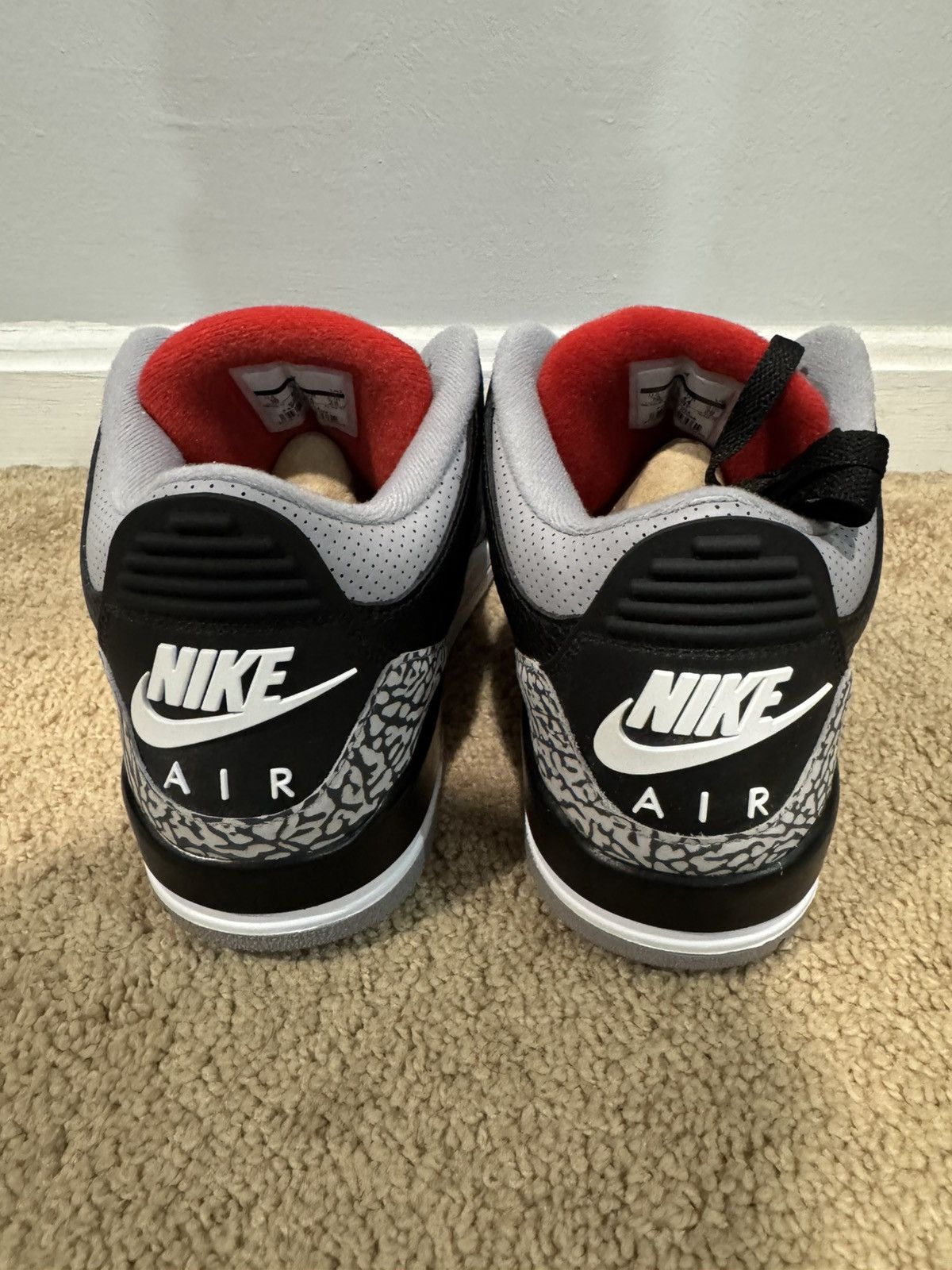 Jordan Brand Jordan 3 Black cement 2018 Size US 10 / EU 43 - 1 Thumbnail