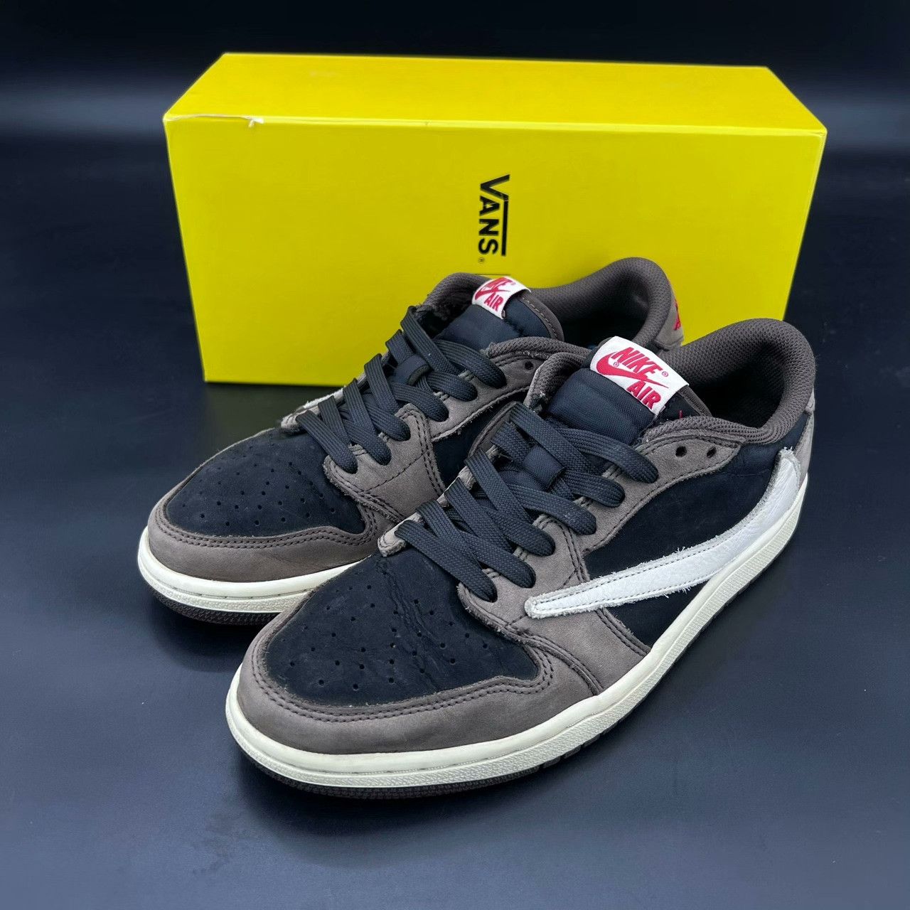 Nike Nike AJ1 Lowtop Sneakers 42 Men Size US 9 / EU 42 - 1 Thumbnail