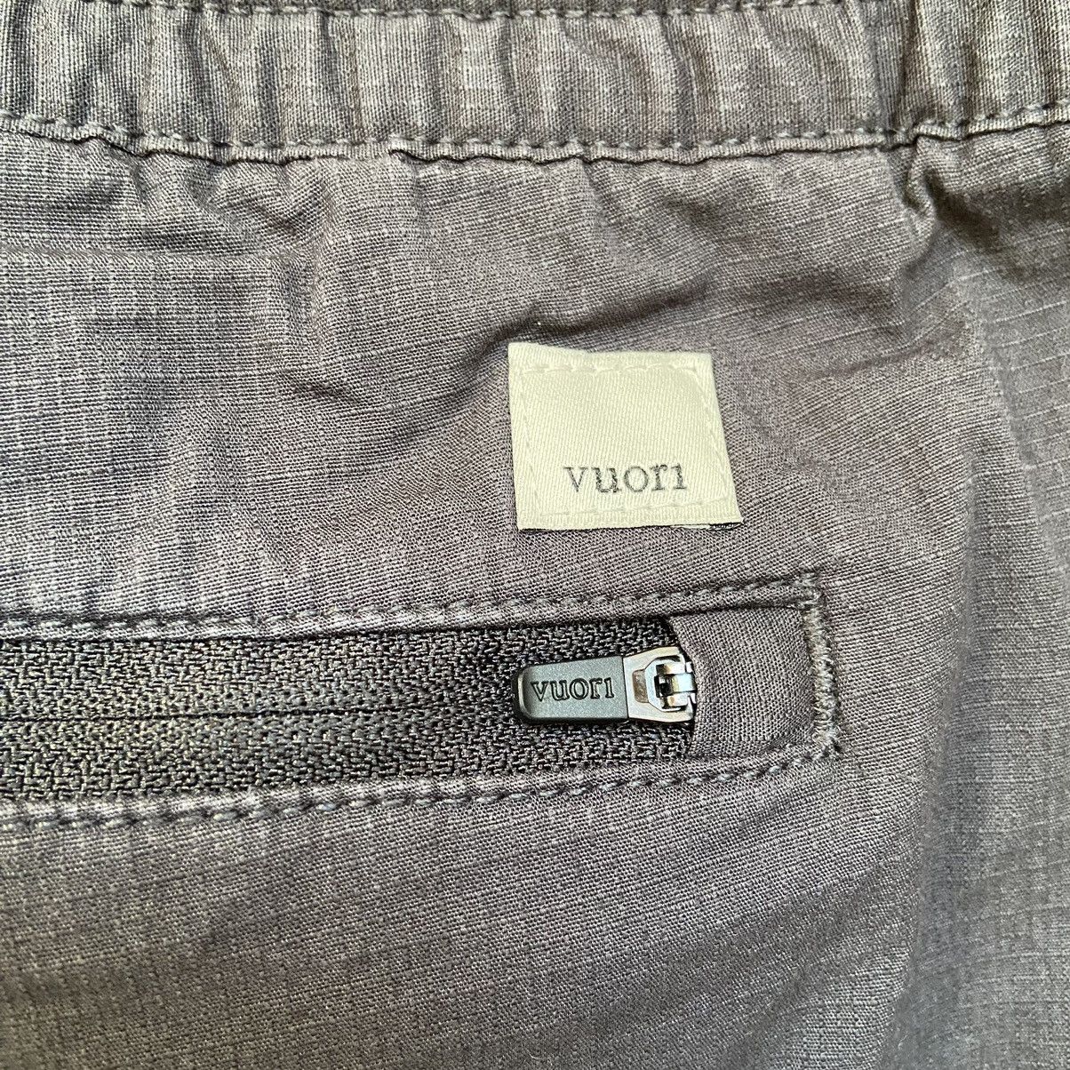 Vuori Vuori Women’s Logo Patch Shorts Size Large Size 30" / US 8 / IT 44 - 4 Thumbnail
