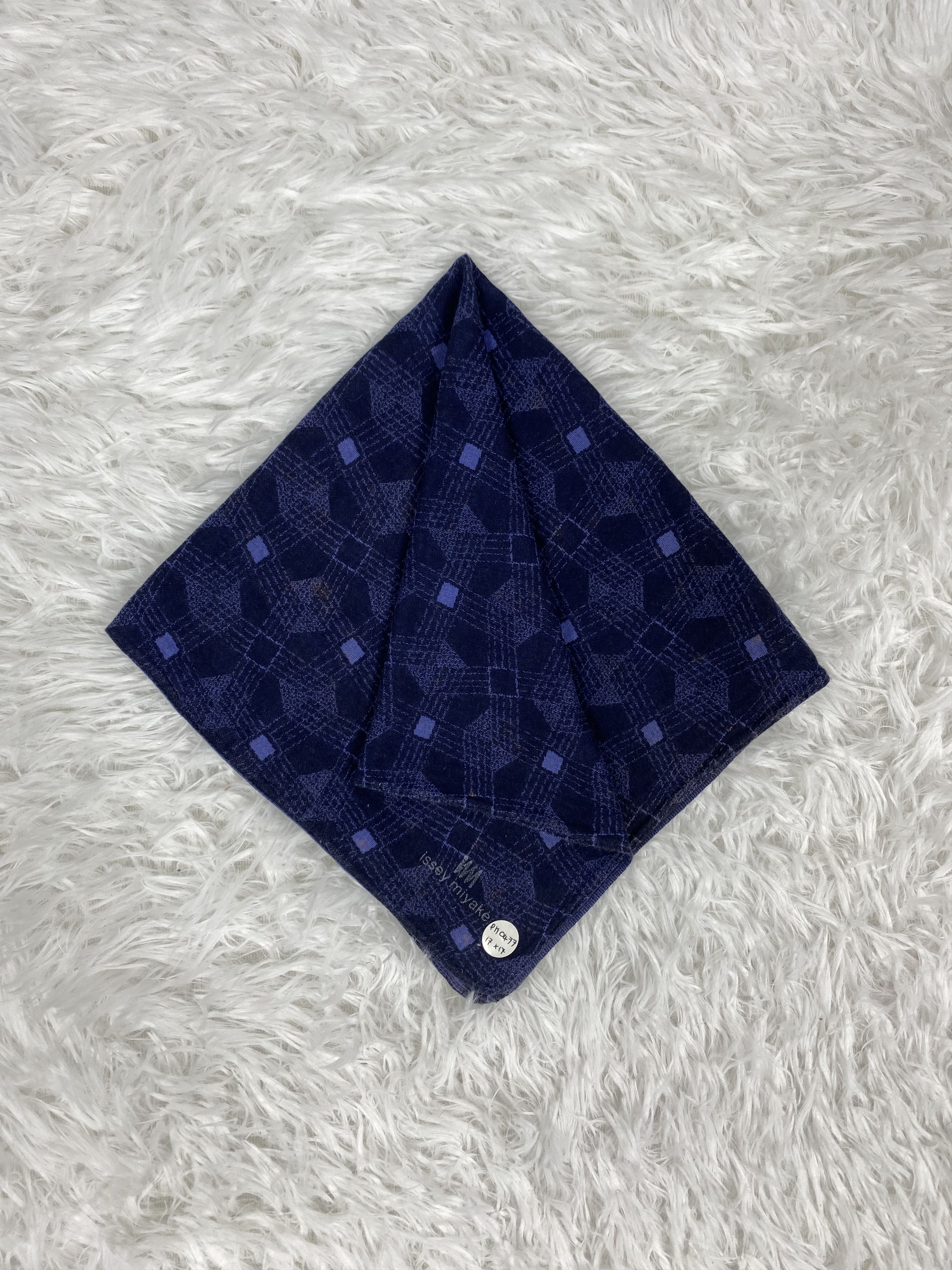 Issey Miyake Vintage Issey Miyake Handkerchief Neckerchief PH0477 Size ONE SIZE - 1 Thumbnail